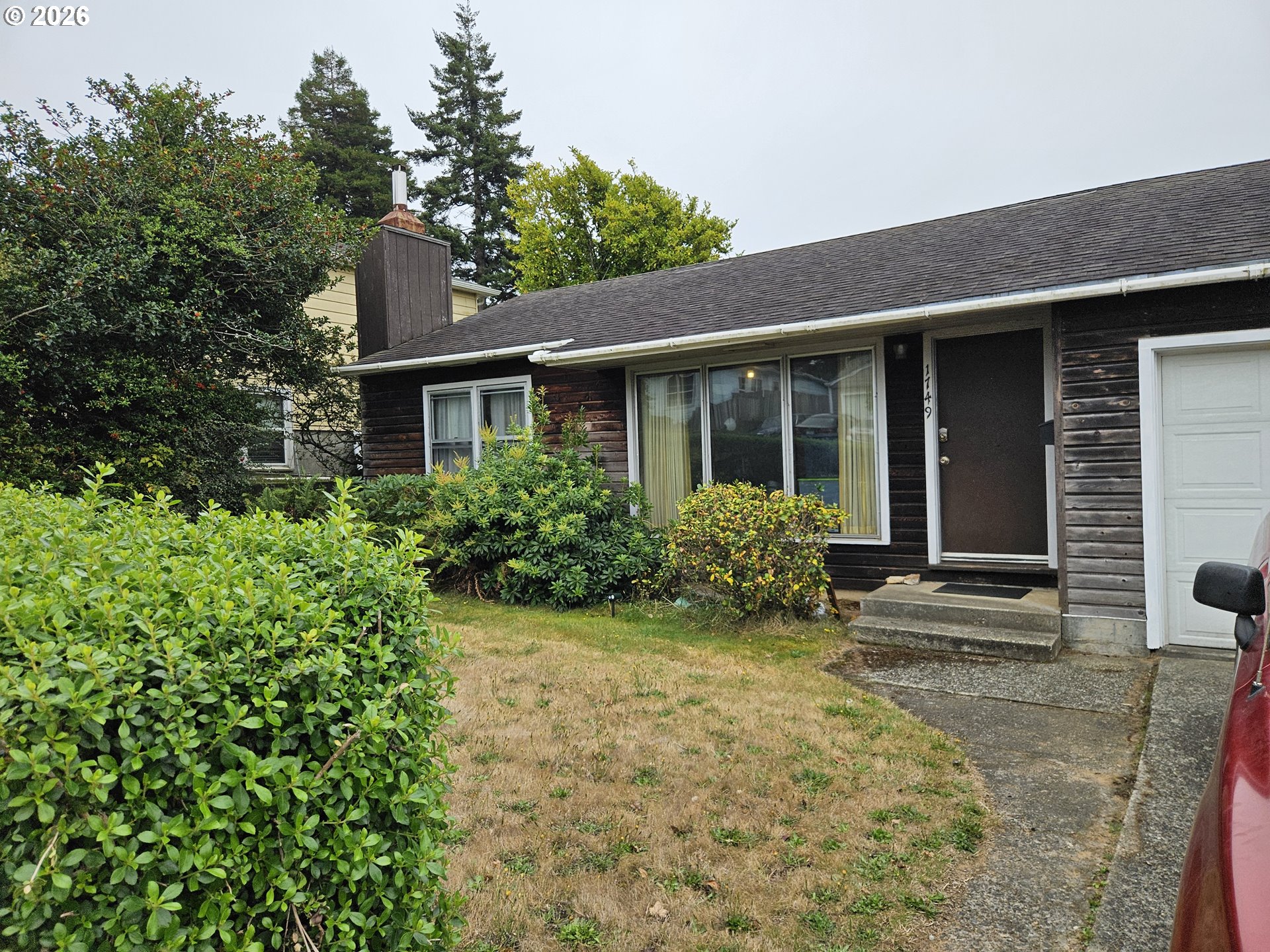 1749 Juniper Ave — photo