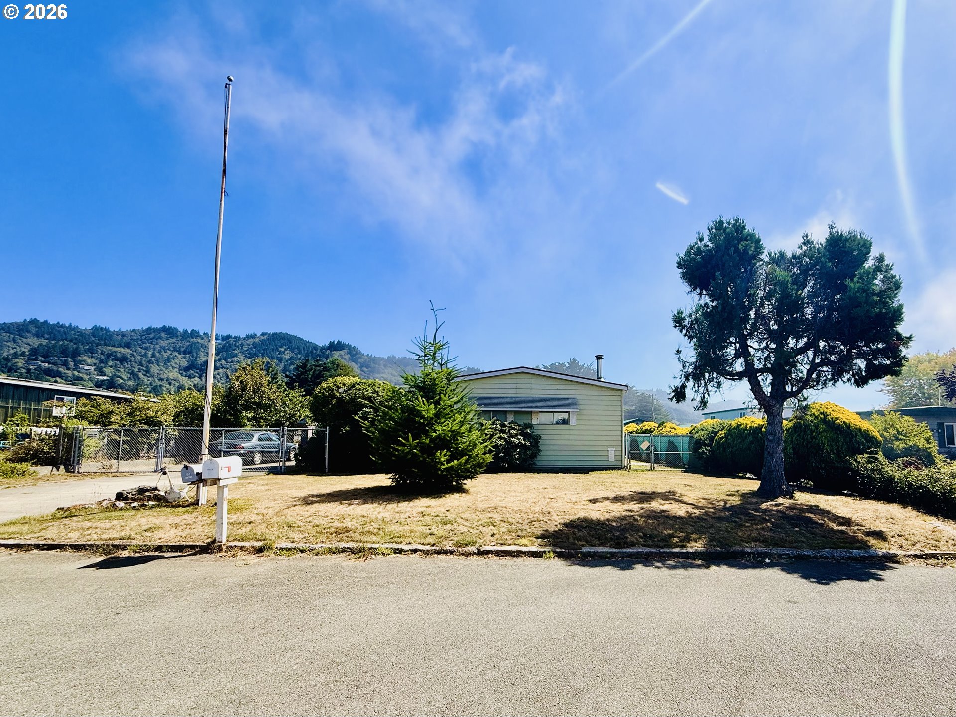 15965 Bay View Dr — photo