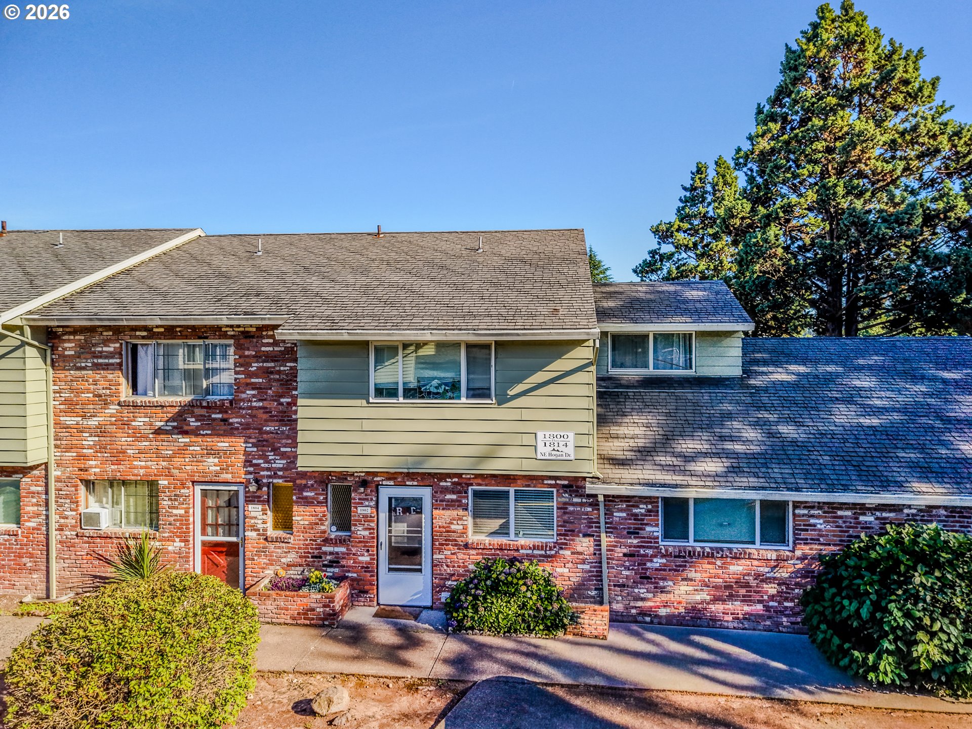 1802 NE Hogan Dr — photo