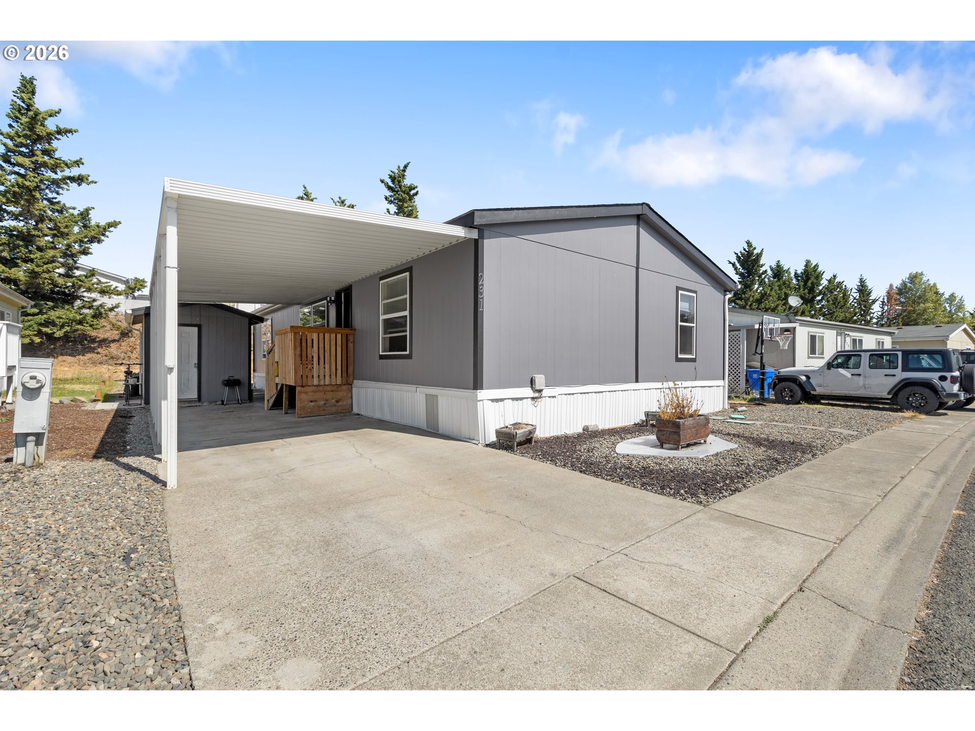 231 Owyhee Ln — photo