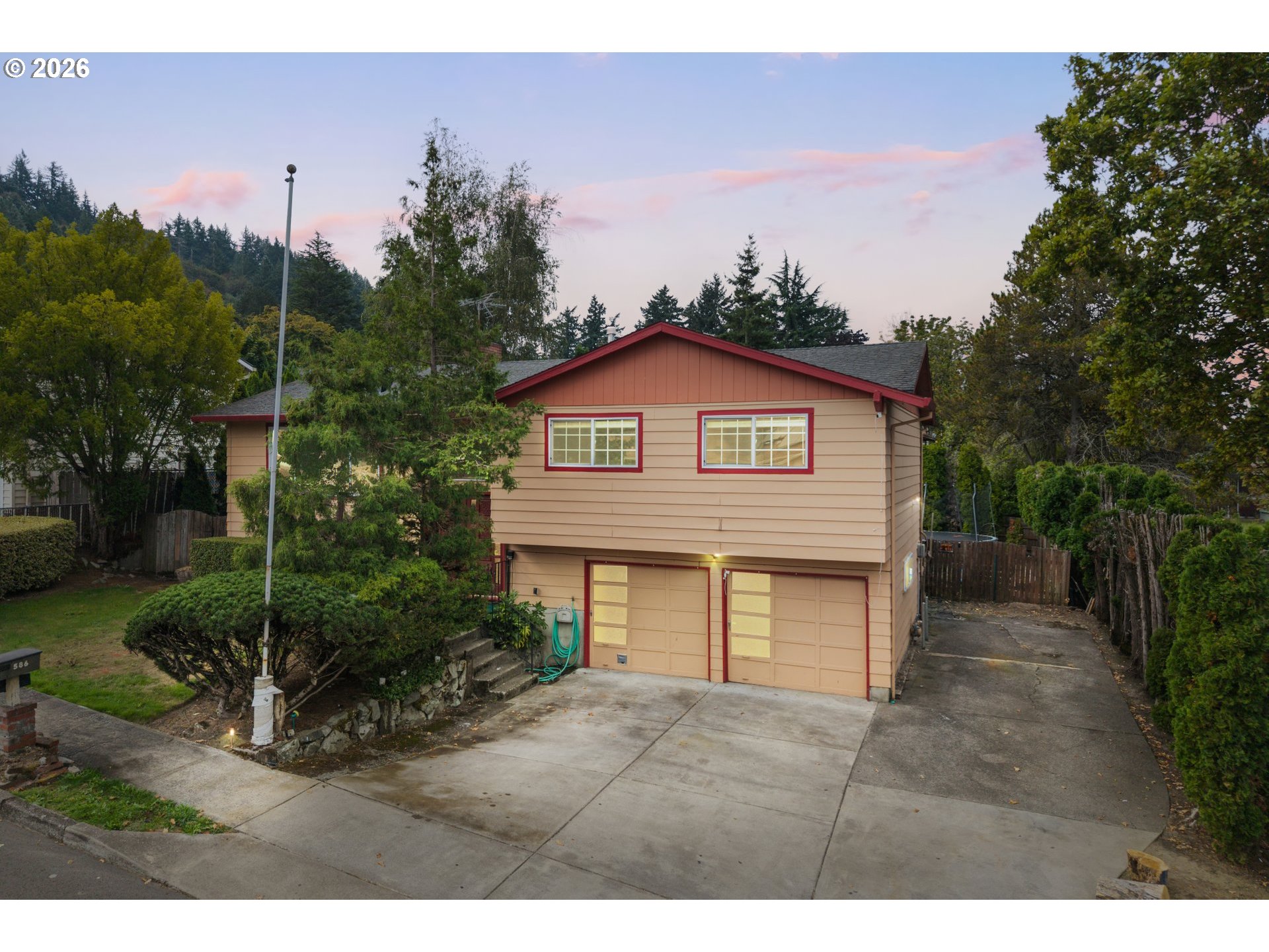 586 SW 6th St, Gresham, OR 97080 — photo 3