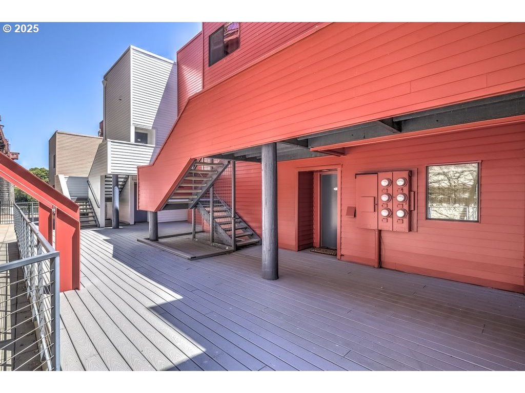 1040 NW Naito Pkwy O-9 — photo