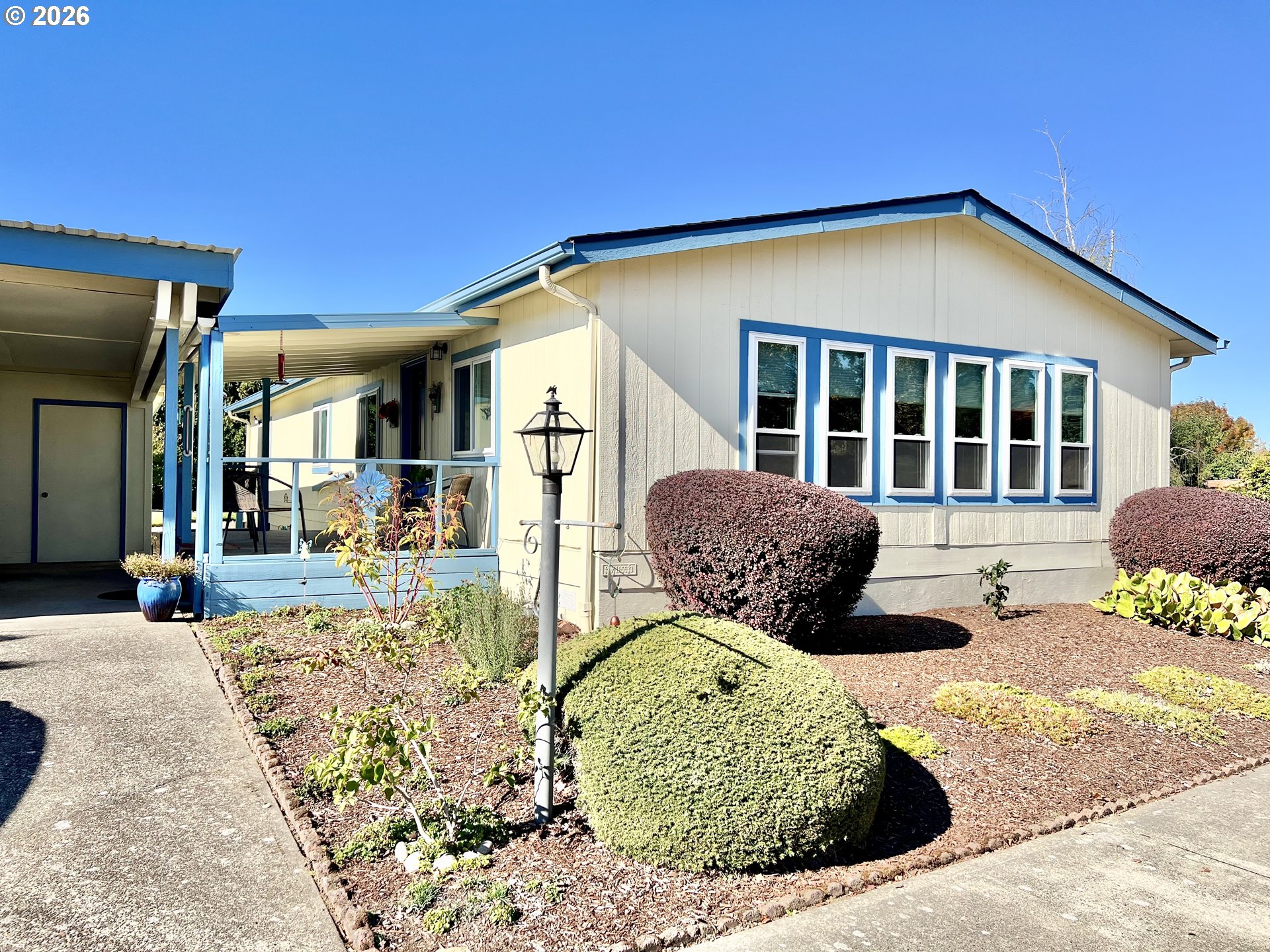 1602 NE Riverside Dr Unit 63 — photo