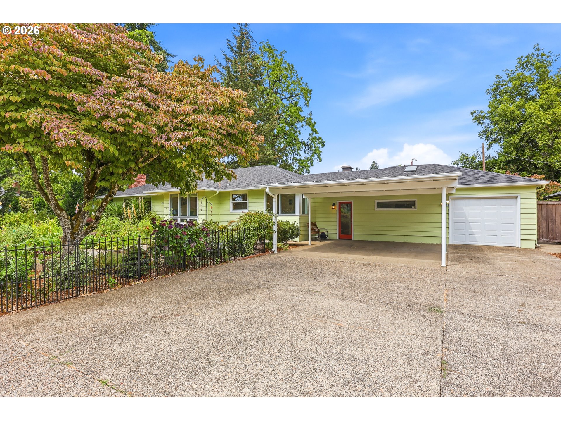 595 Dartmoor Dr — photo