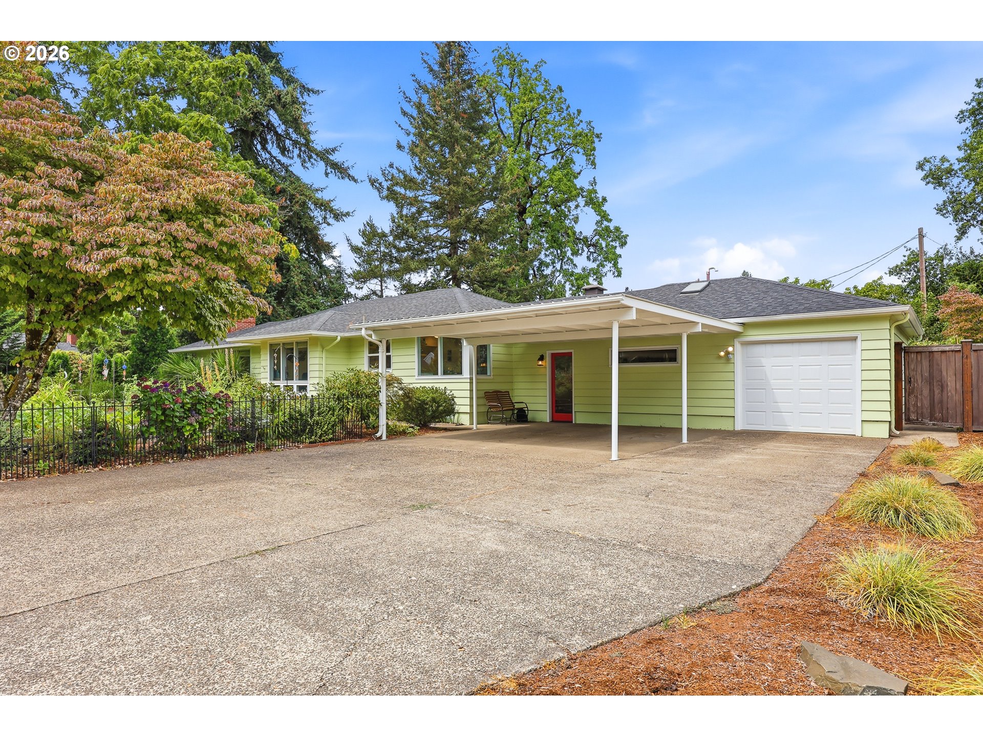 595 Dartmoor Dr, Eugene, OR 97401 — photo 2
