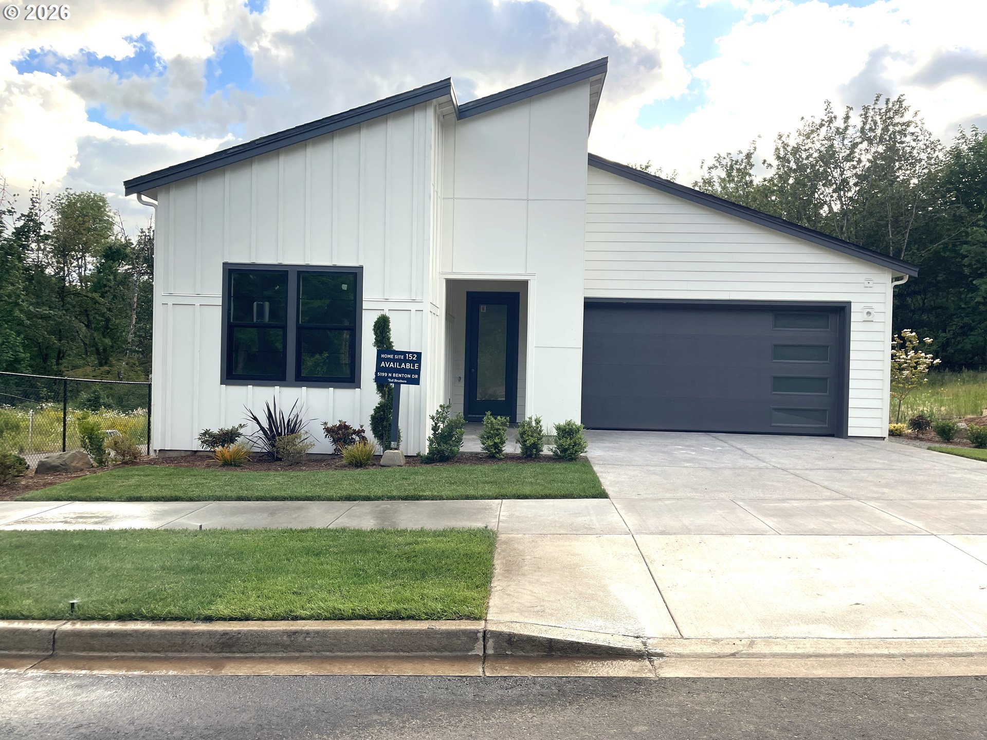 5199 N Benton Dr — photo