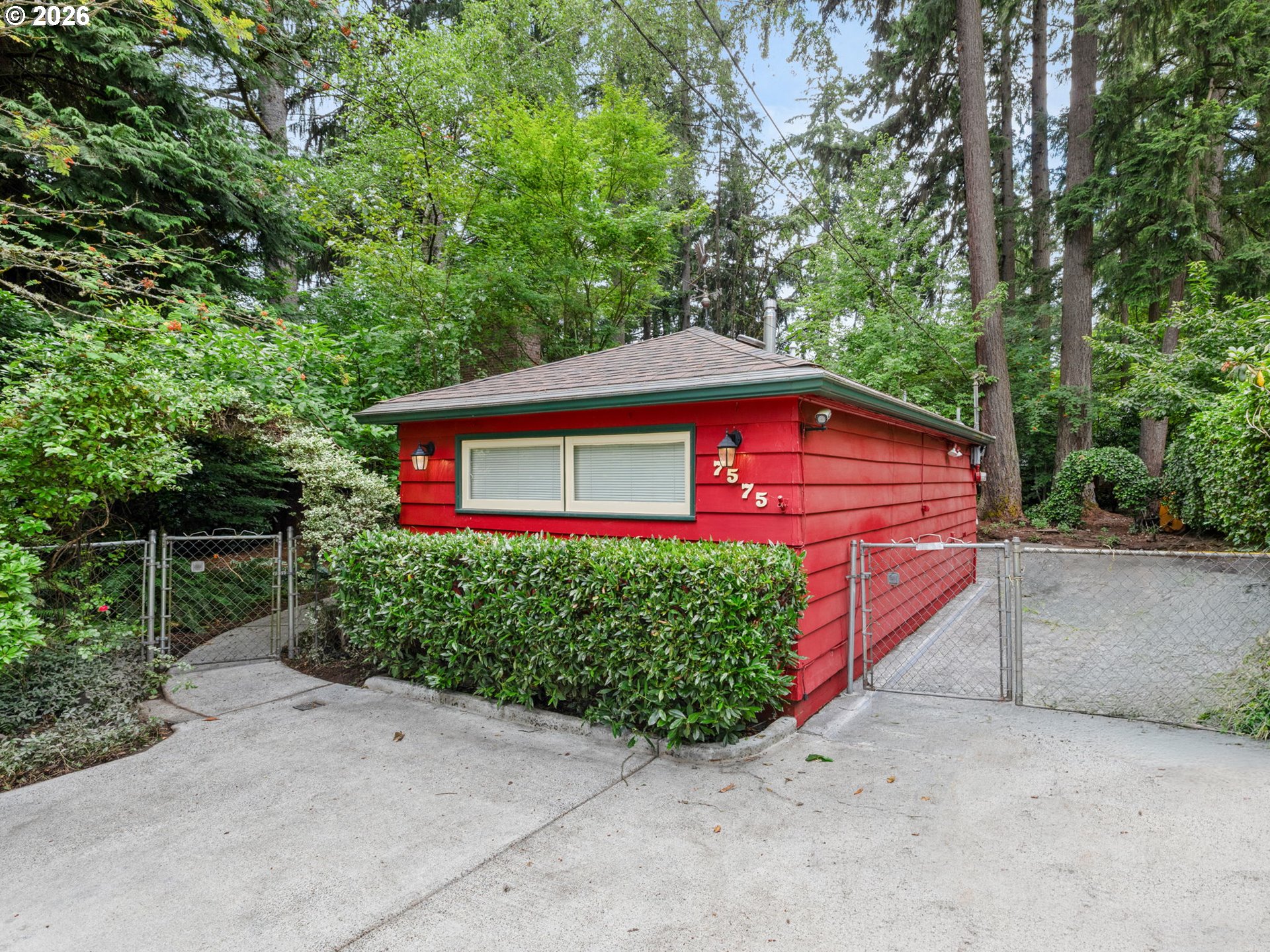 7575 SW Greenwood Dr — photo