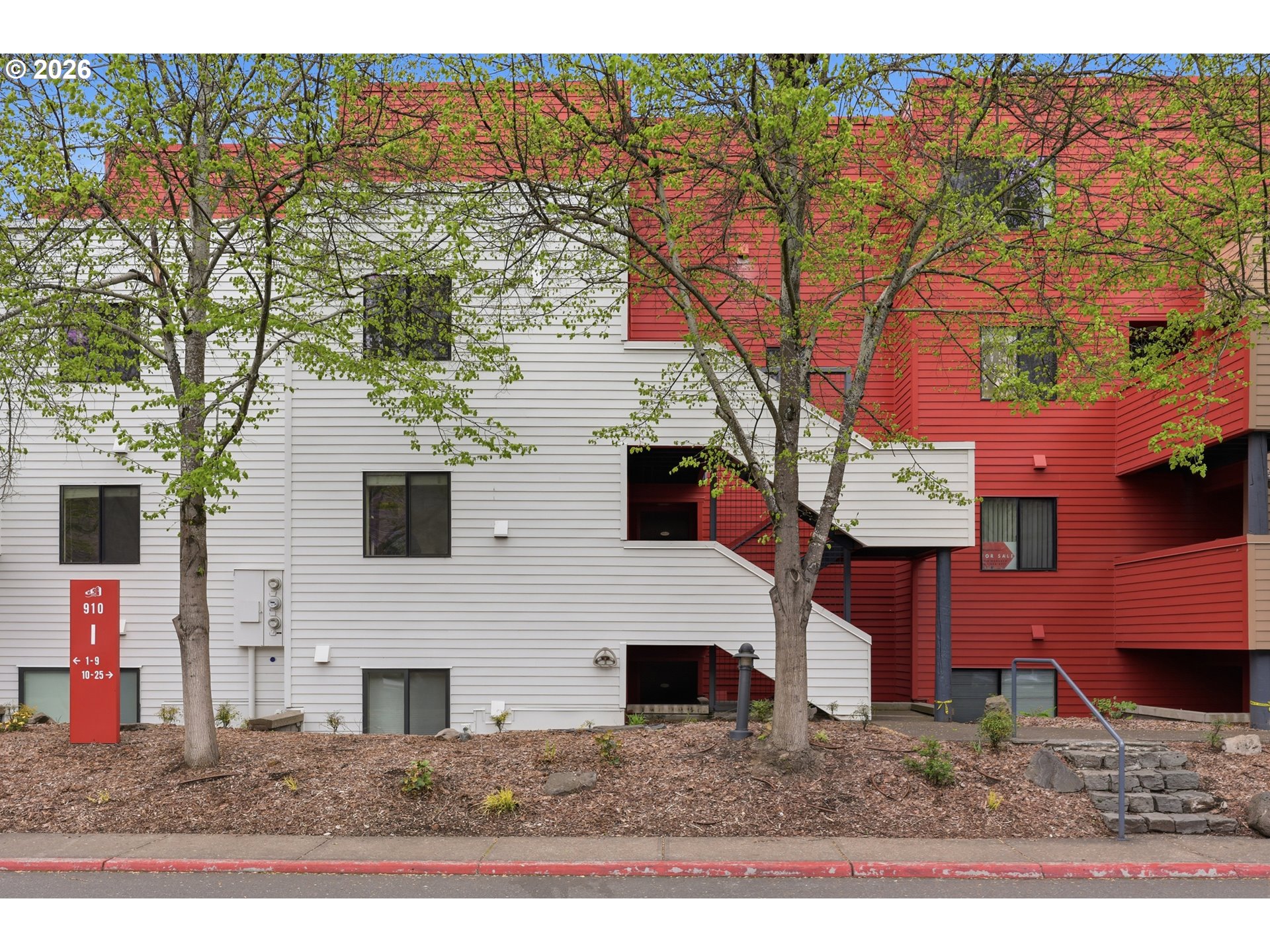 910 NW Naito Pkwy NW I-12 — photo