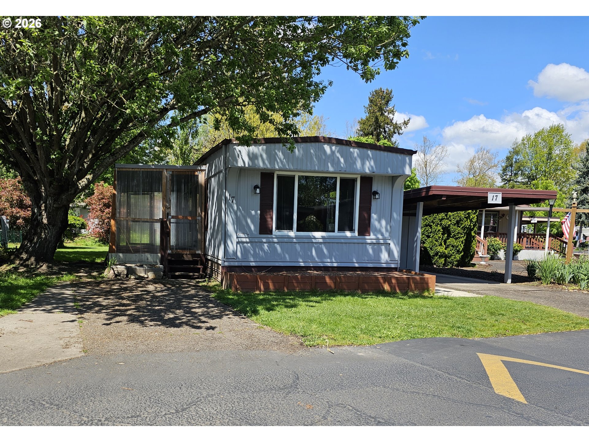 1905 Waverly Dr 17 — photo