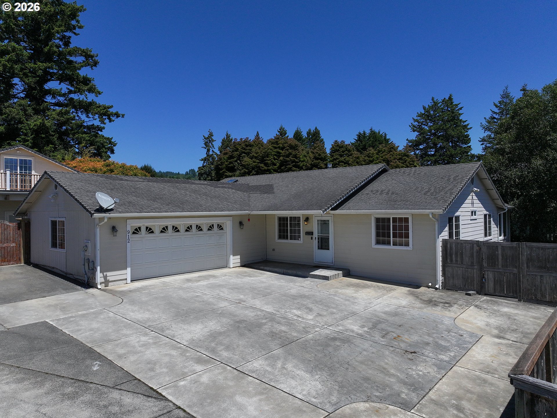 912 Easy St — photo