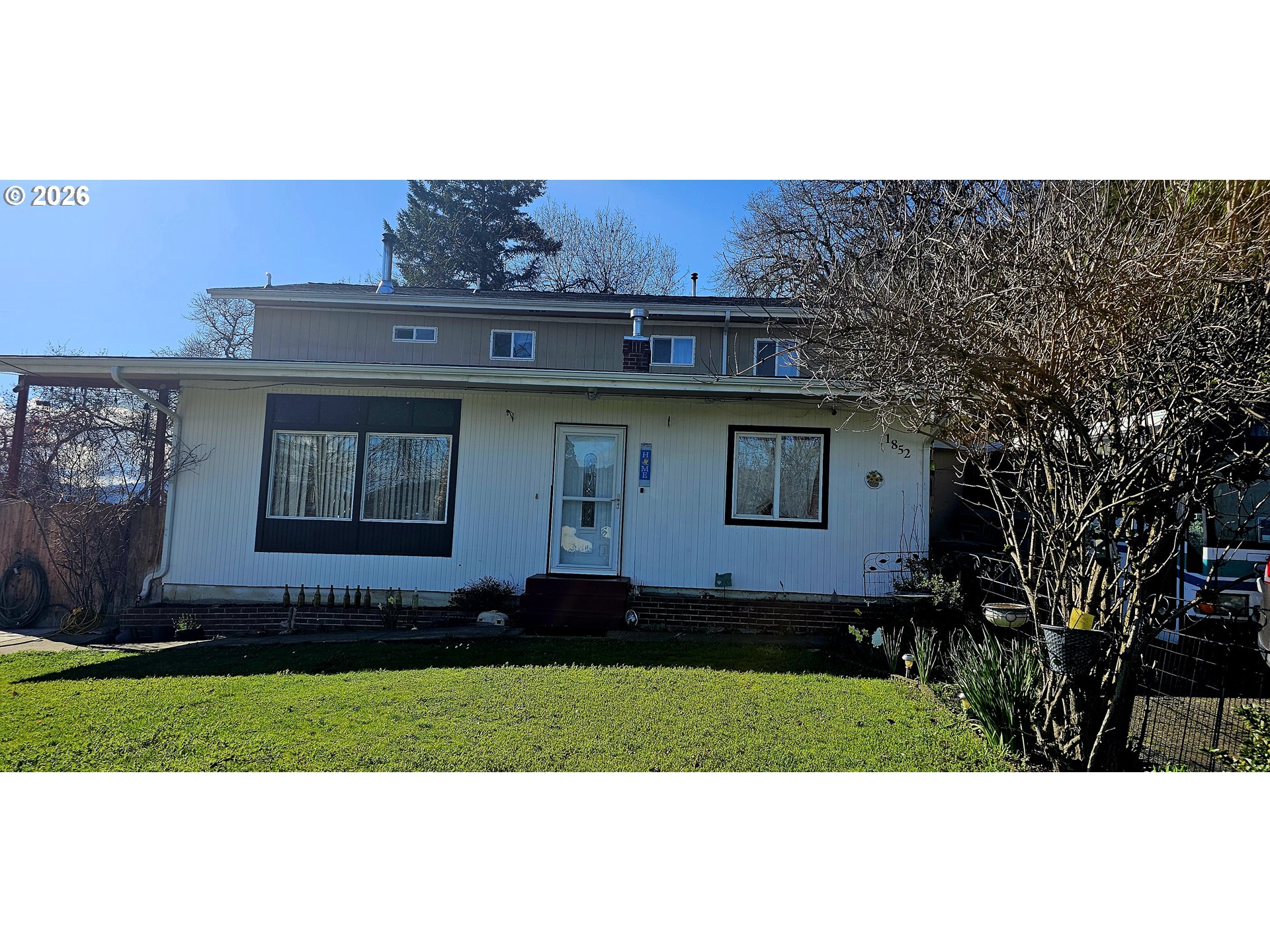 1852 NW Dogwood St — photo