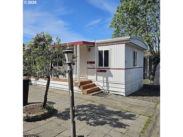 21100 NE Sandy Blvd 32 — photo