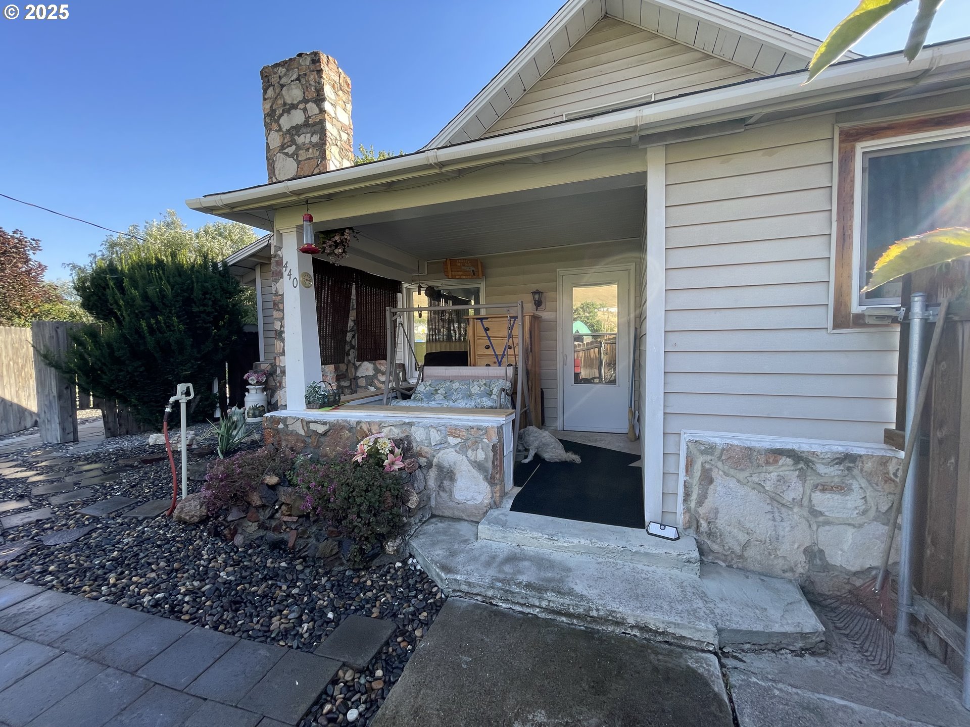 440 W Riverside St — photo