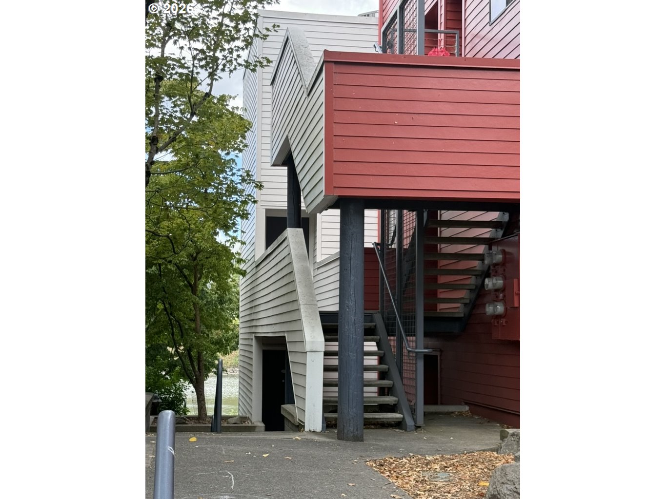 910 NW Naito Pkwy I-4 — photo