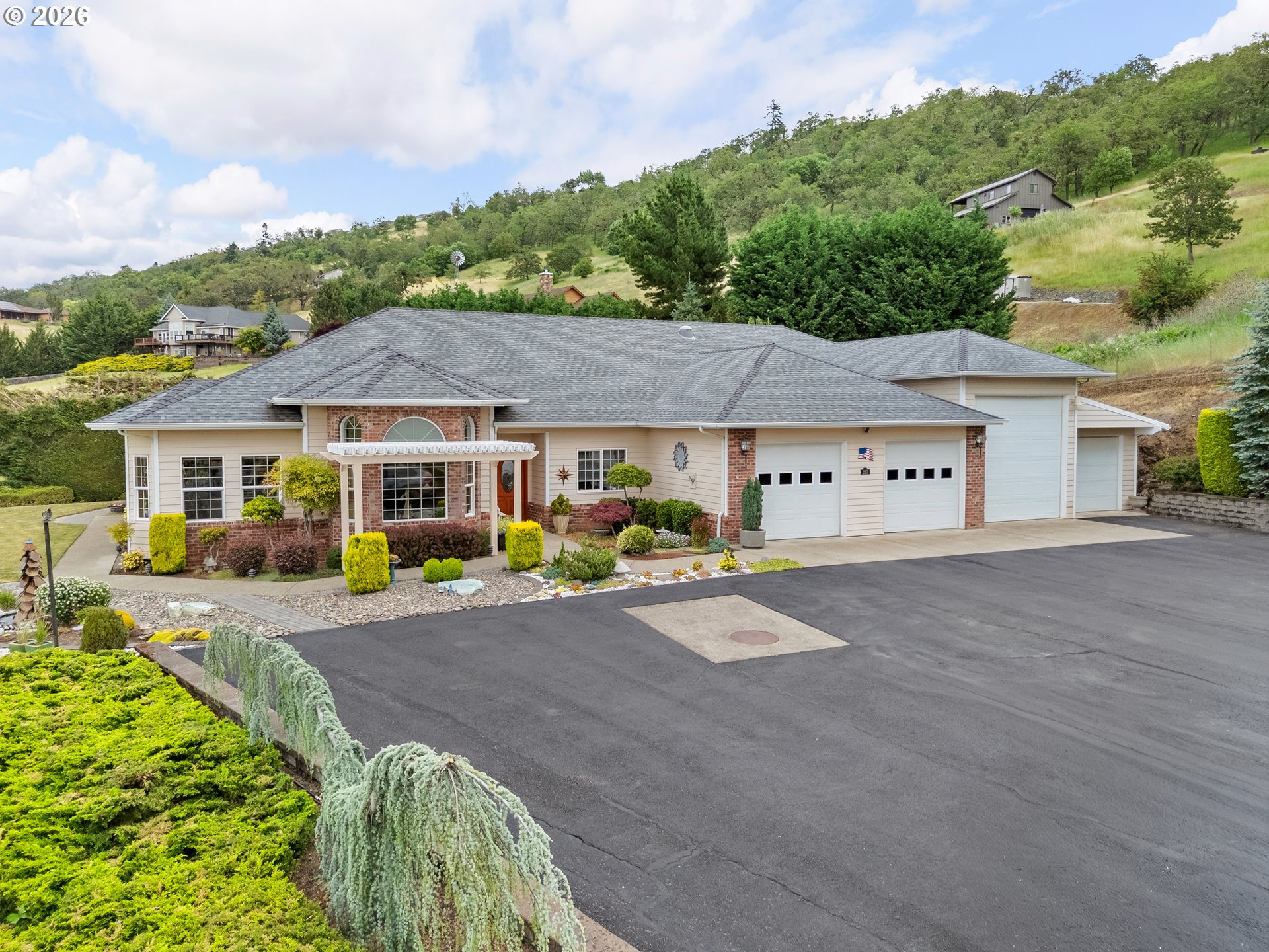 227 Darley Dr — photo