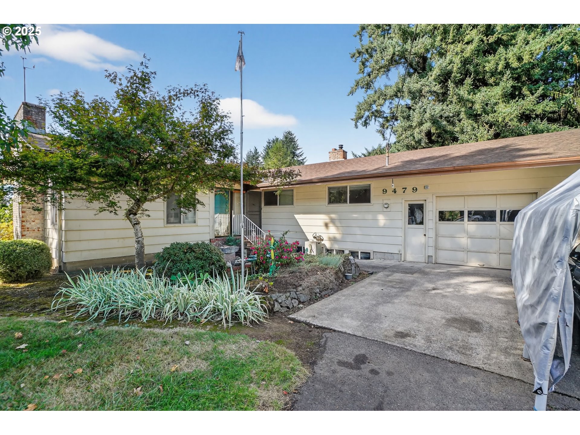 9479 SE Hillcrest Rd — photo