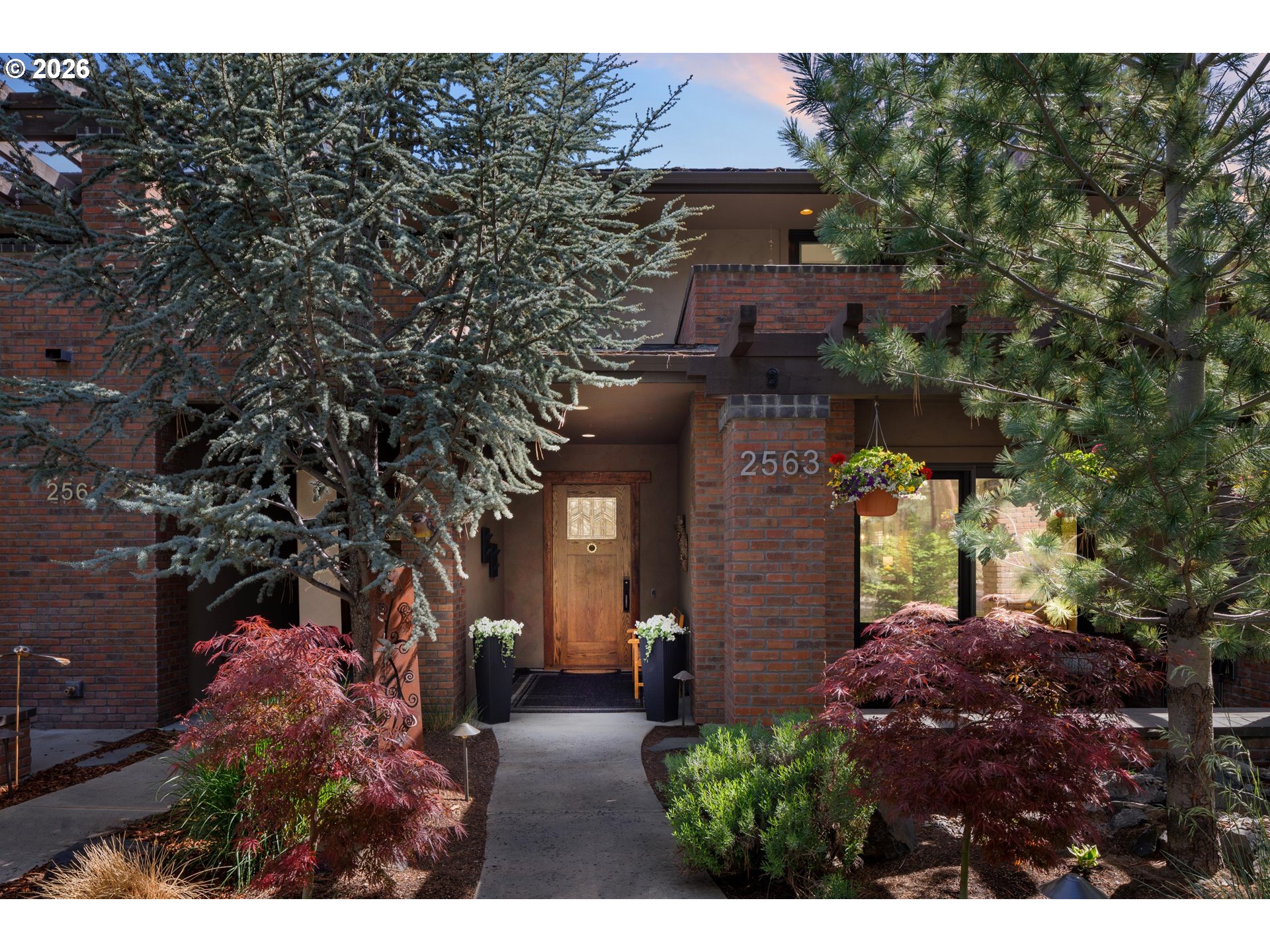 2563 NW Crossing Dr — photo