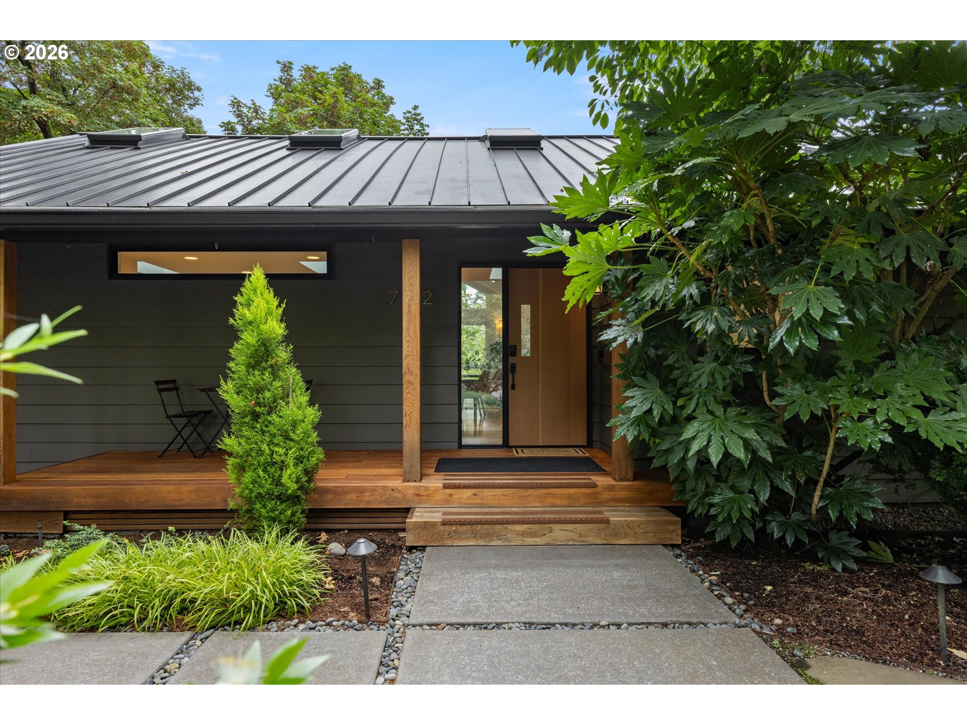 752 Lake Forest Dr — photo