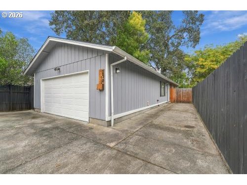 230 Mayfair Dr — photo