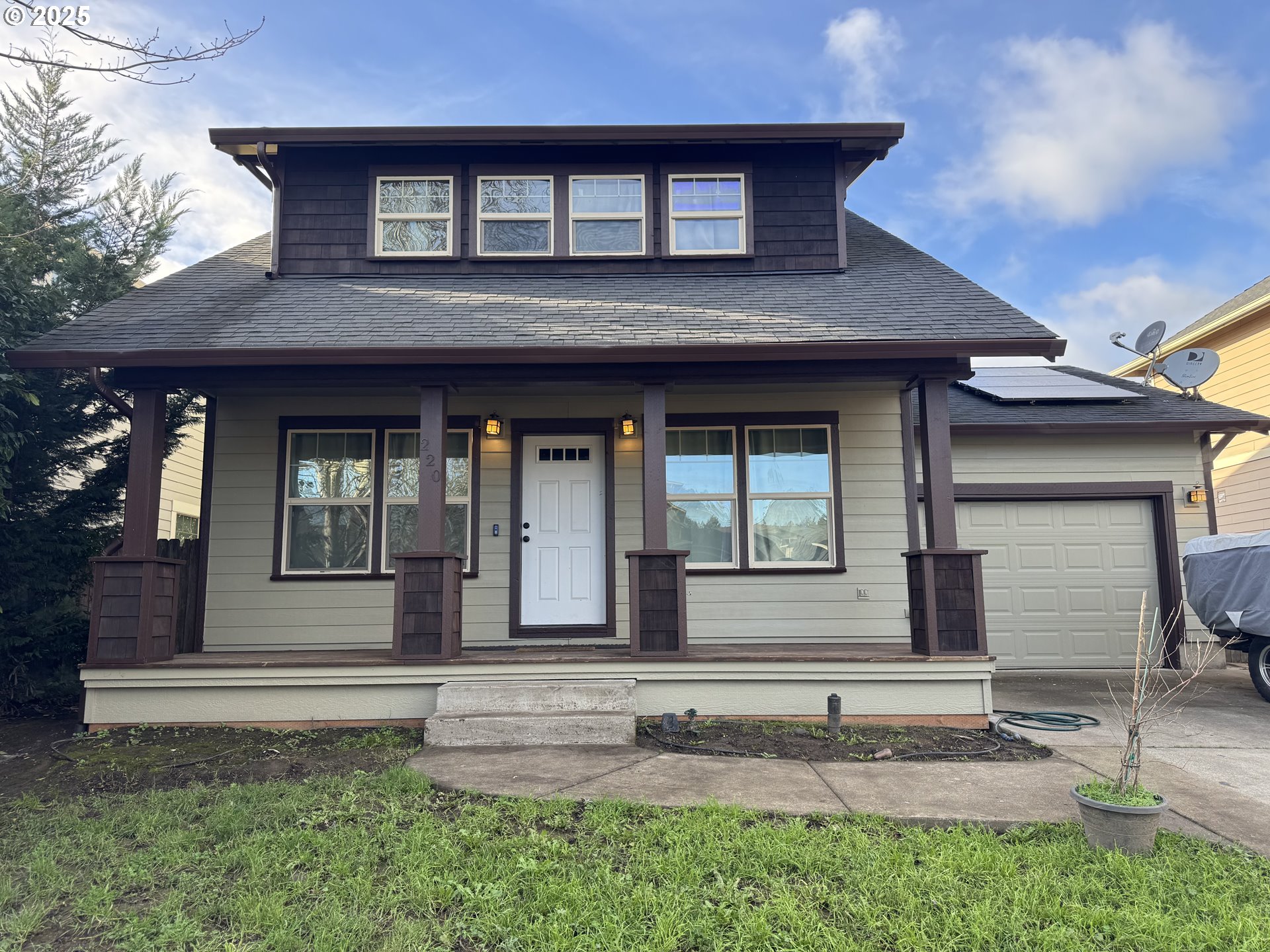 220 SE Hope Ct — photo