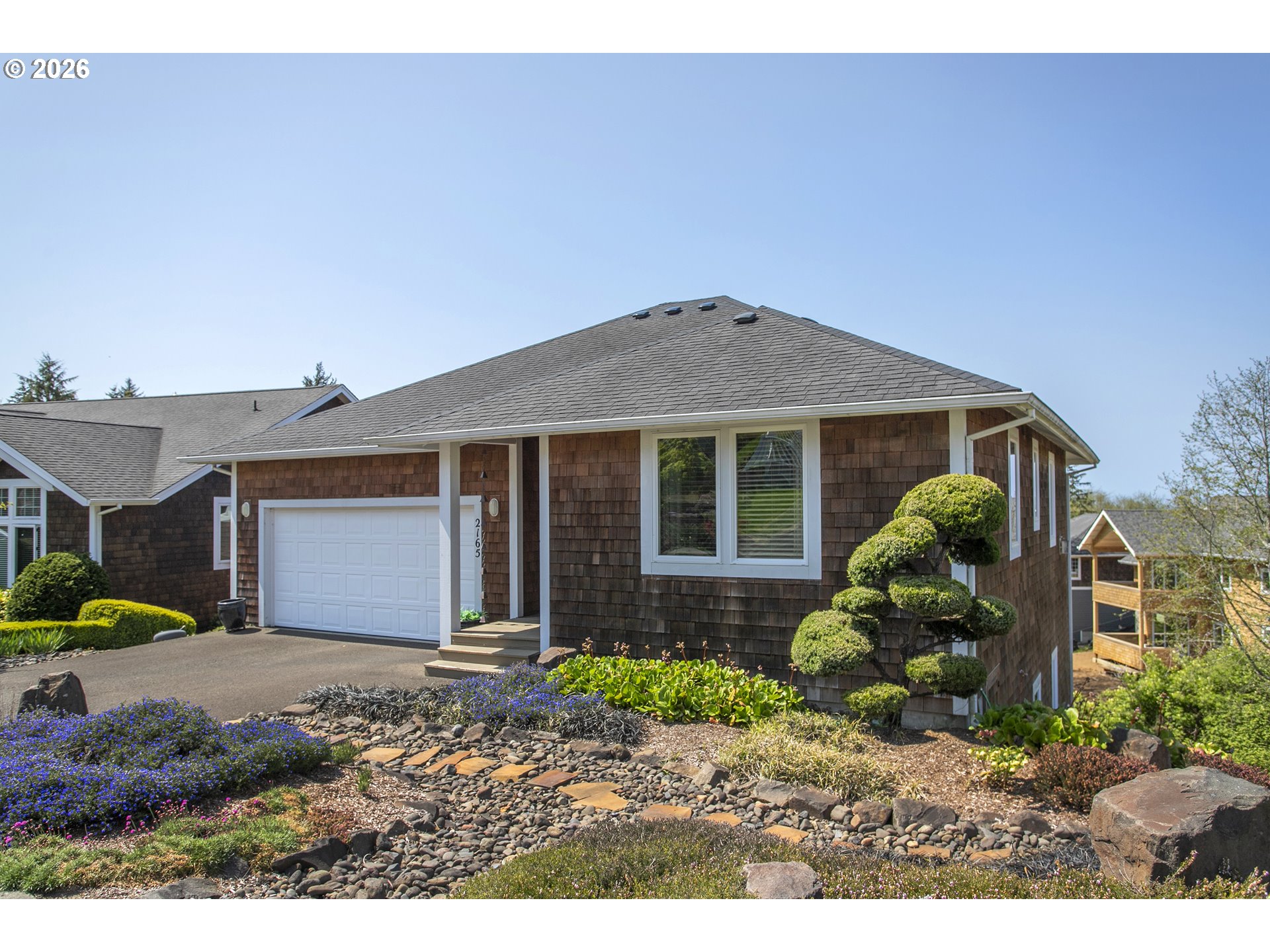 2165 Skyline Dr — photo