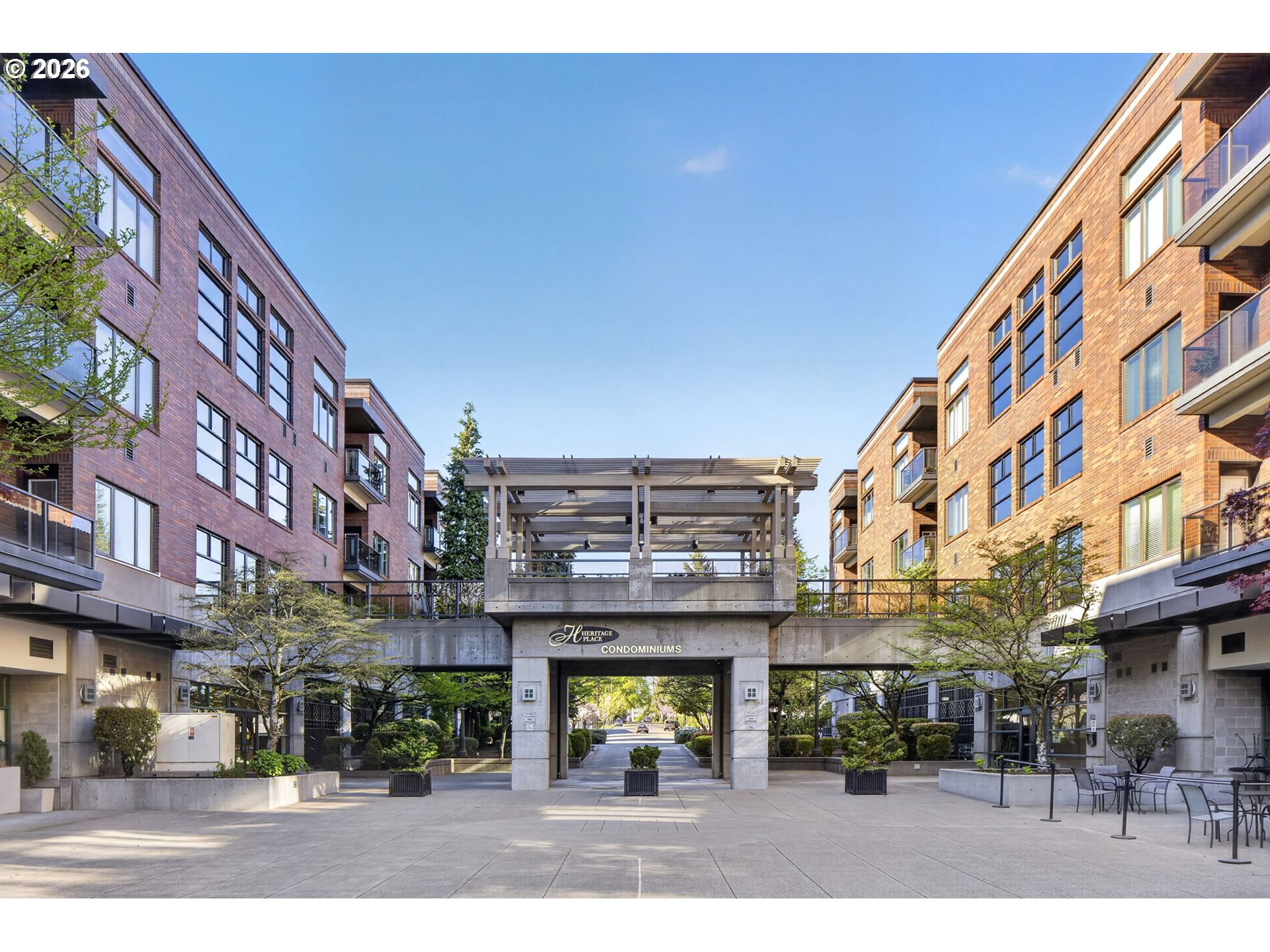300 W 8th St 324 — photo