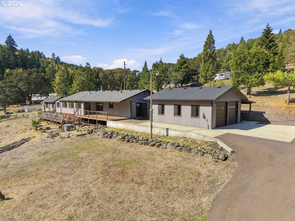 911 Jade Dr — photo