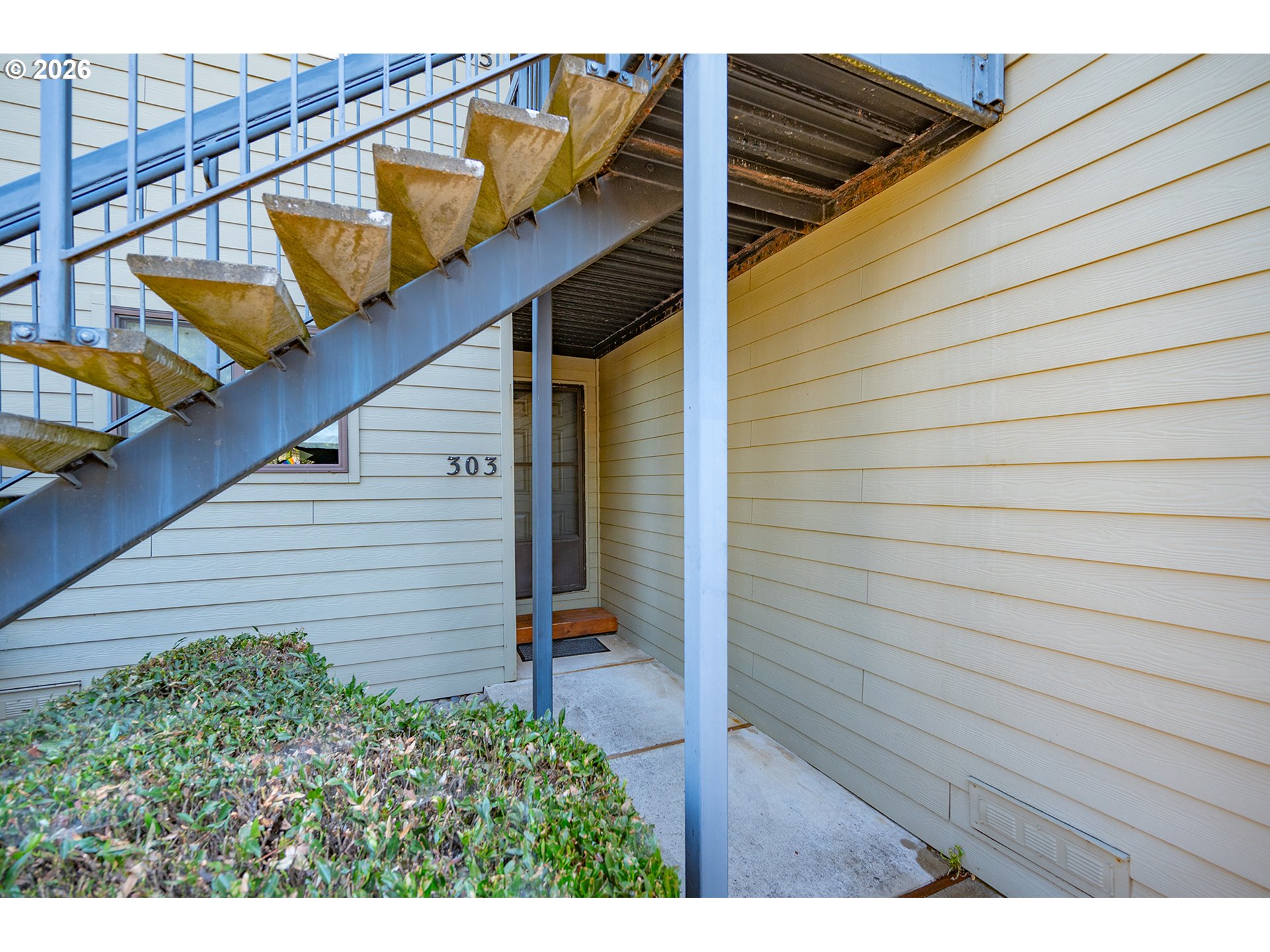 303 Country Club Rd, Eugene, OR 97401 — photo 2