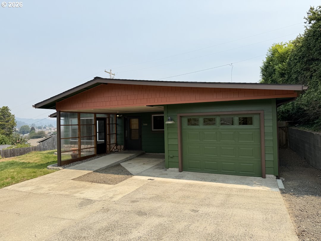 900 Rowe St, Reedsport, OR 97467 — photo 2