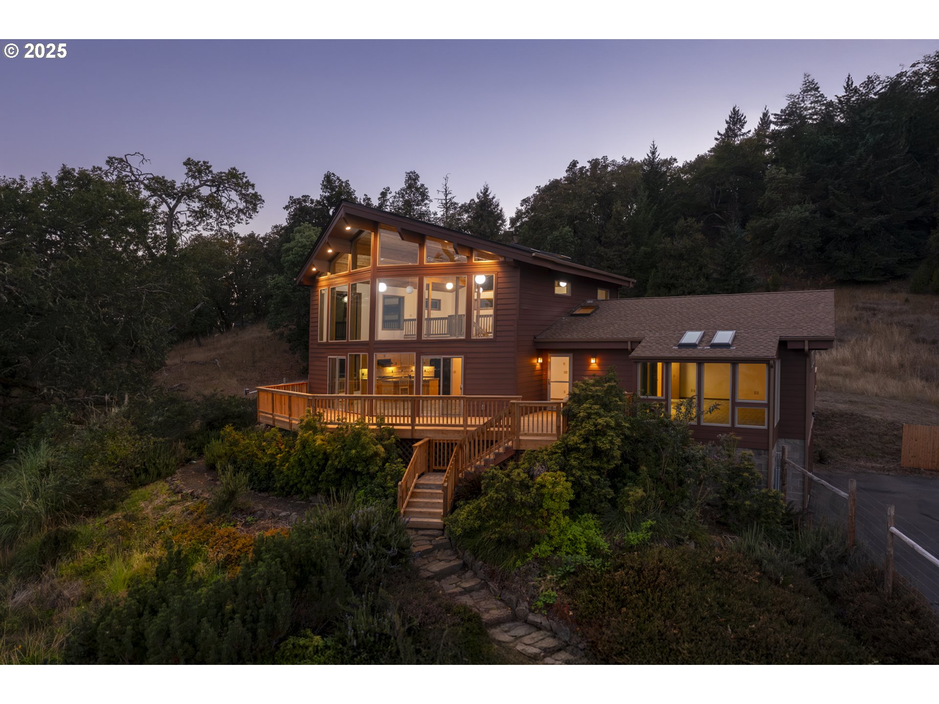 880 Jewel Dr — photo