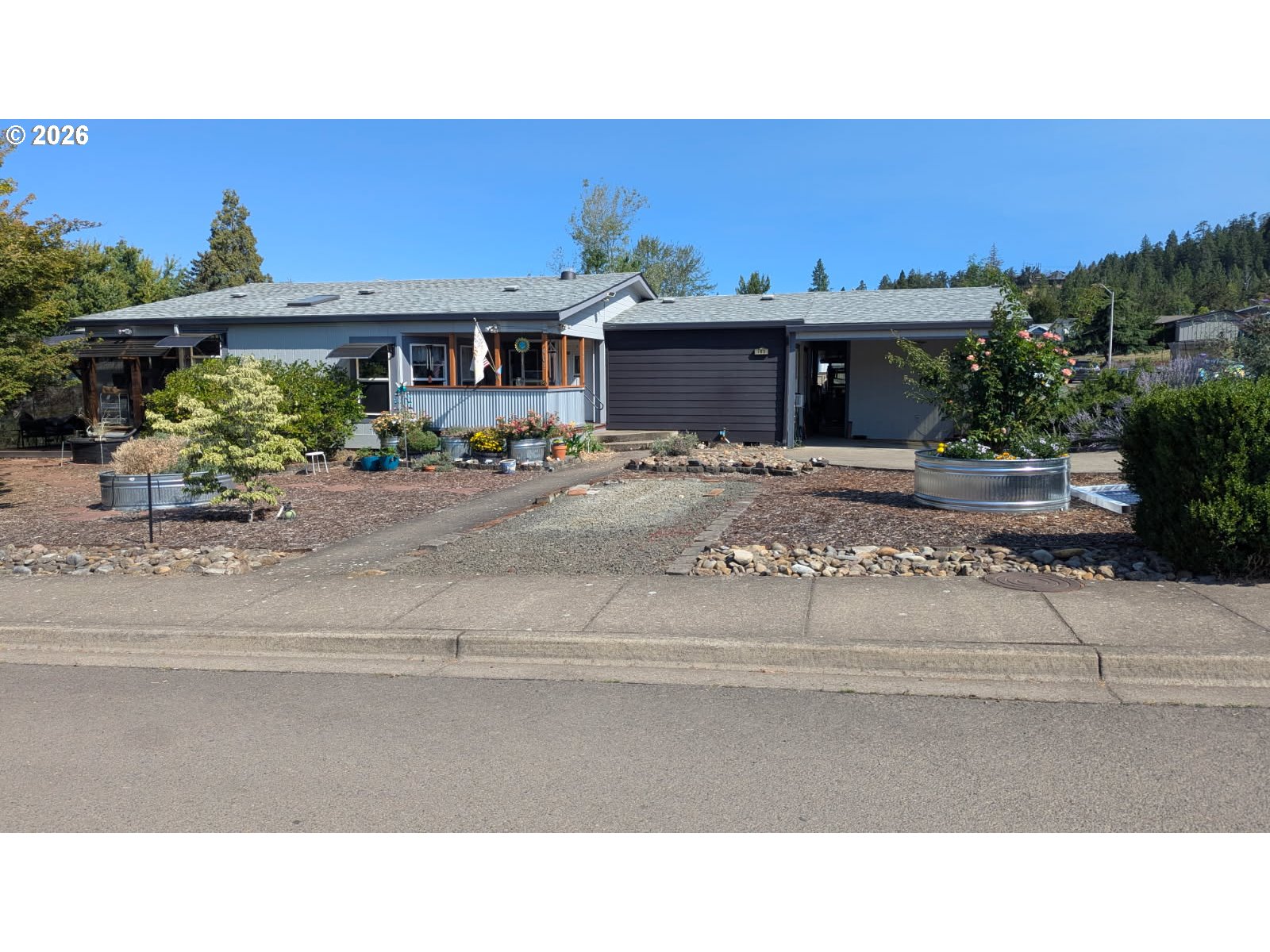 403 Carol St — photo