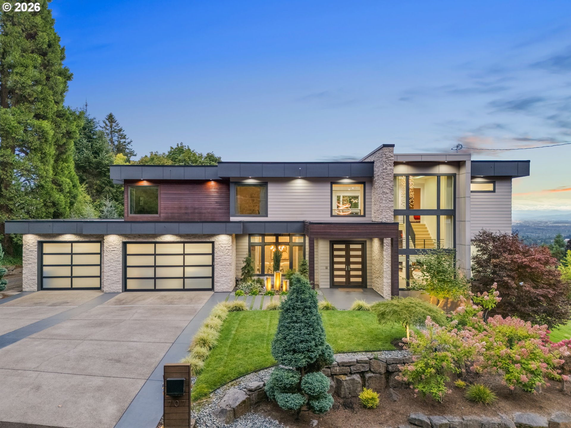707 NW Skyline Crest Rd — photo