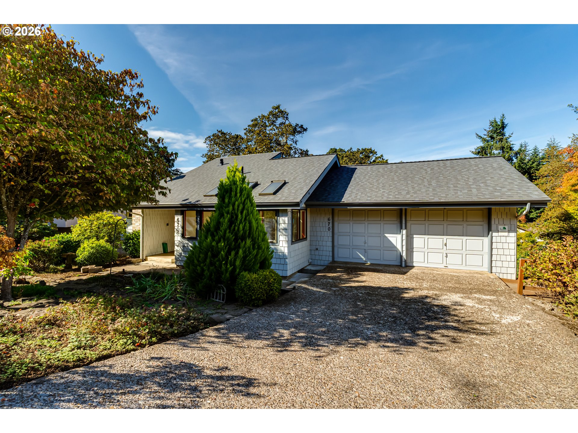 670 Woodcrest Dr — photo
