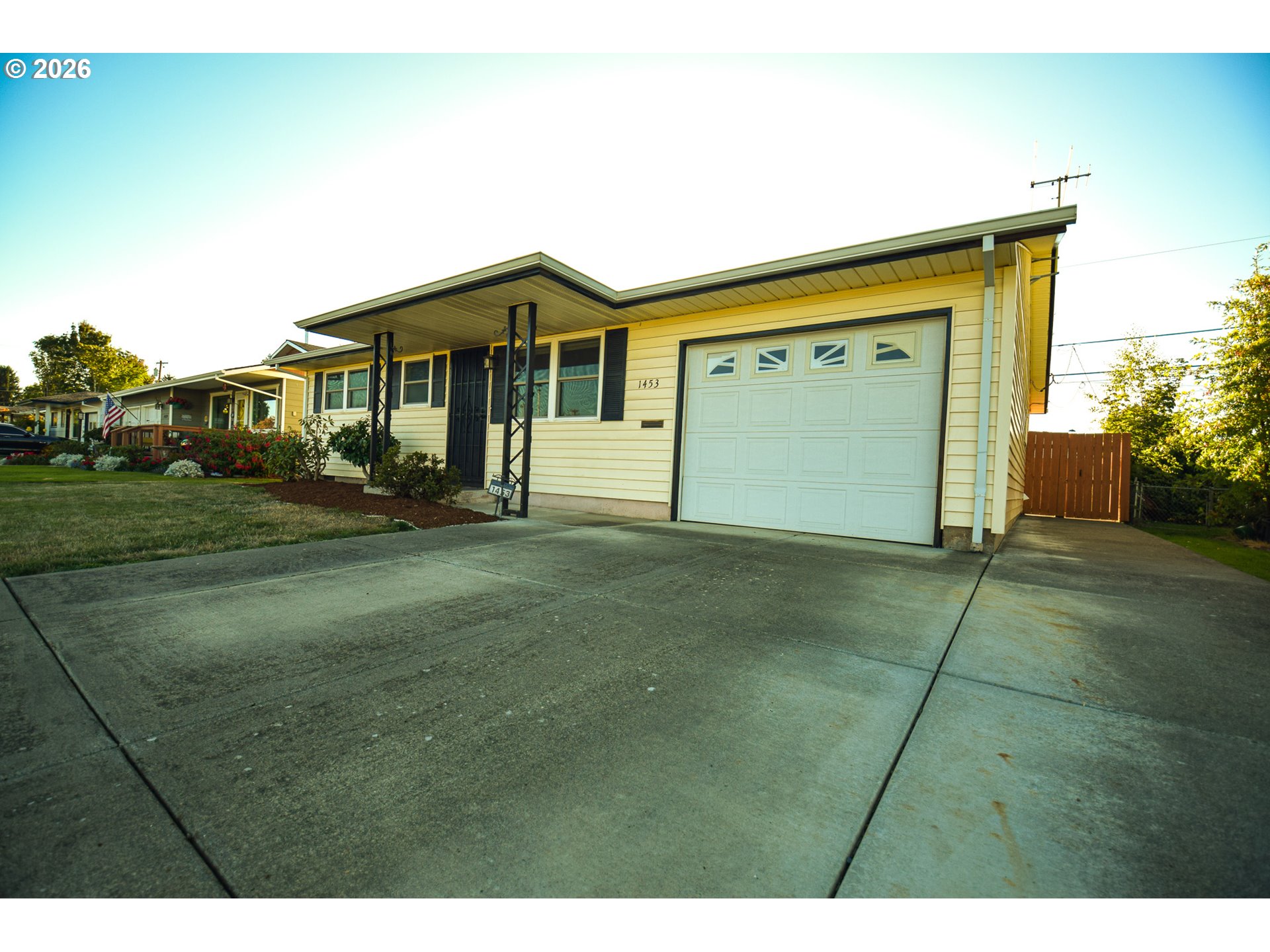 1453 Astor Way — photo