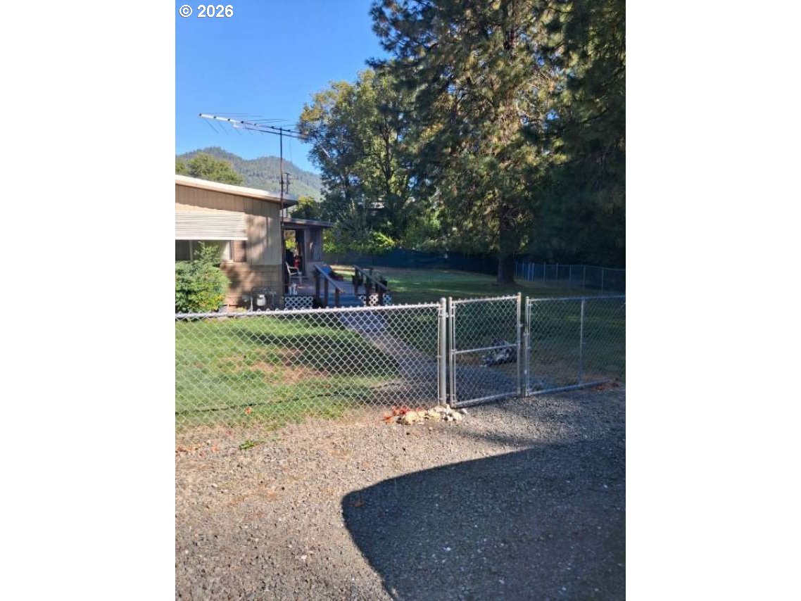286 Molly St — photo