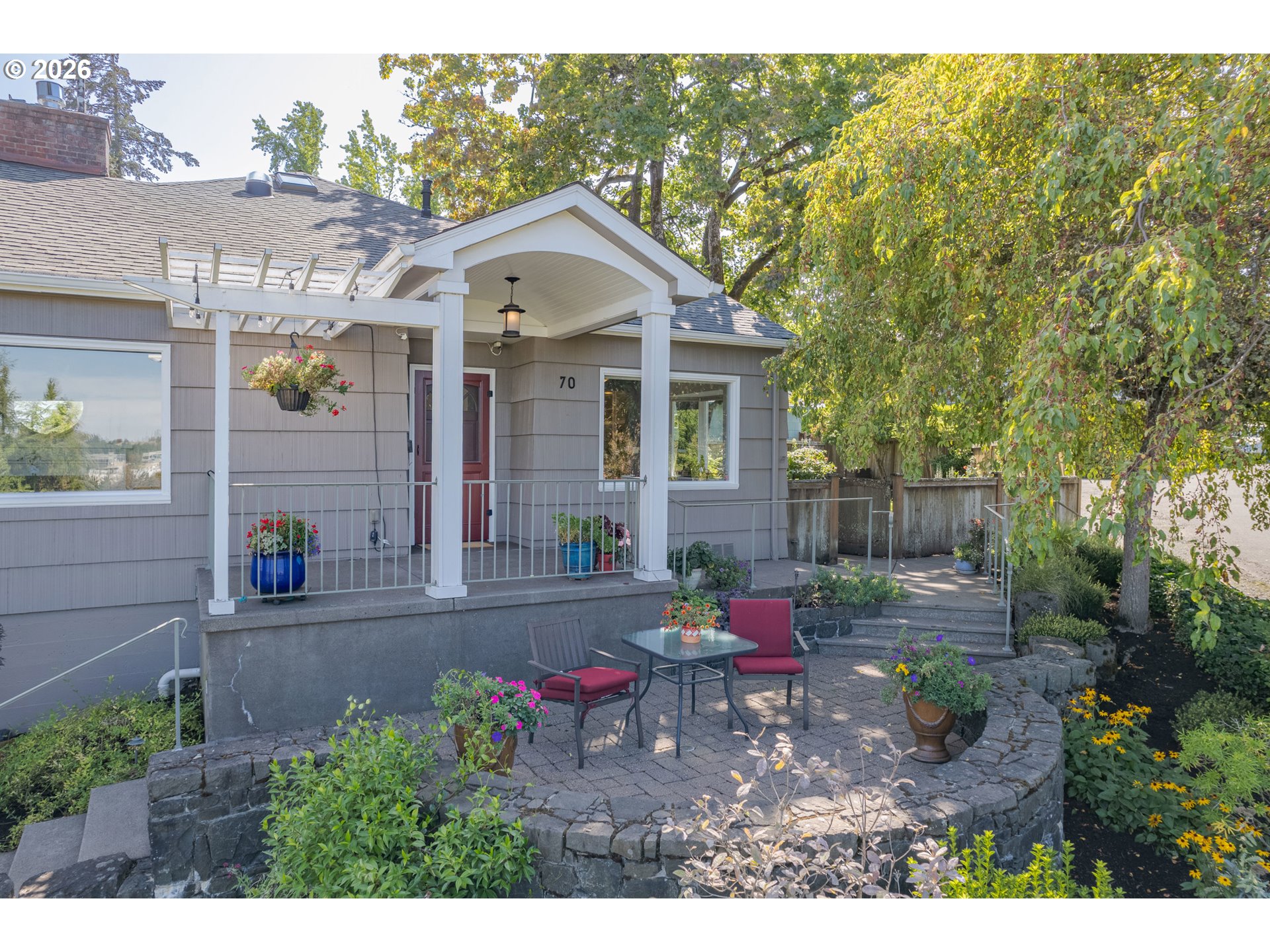 70 Grand View Dr — photo