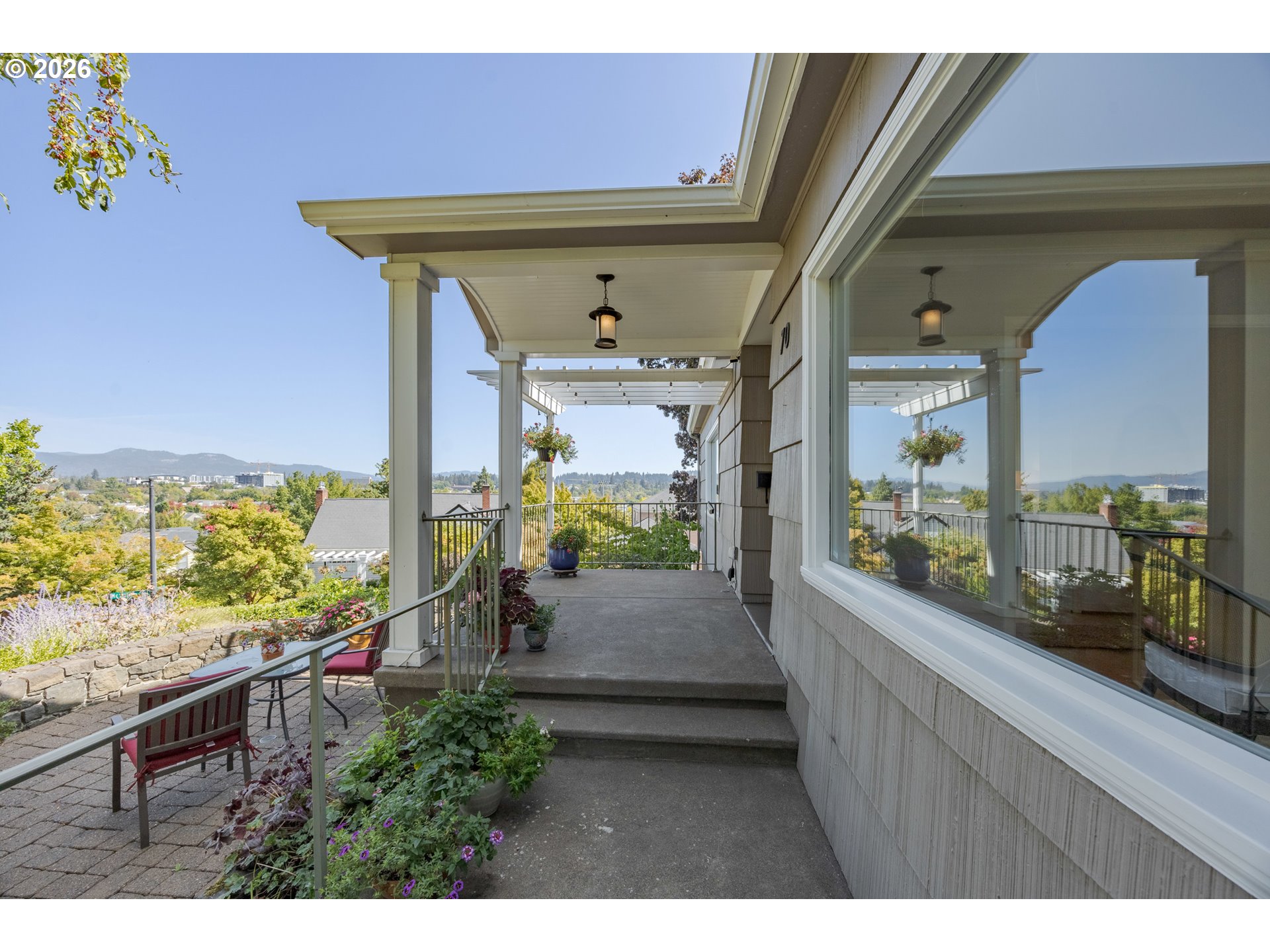 70 Grand View Dr, Eugene, OR 97405 — photo 2