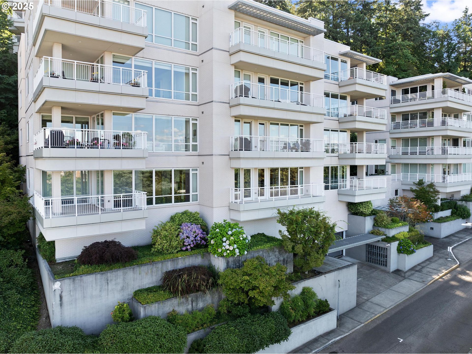 2020 SW Market Street Dr 101 — photo