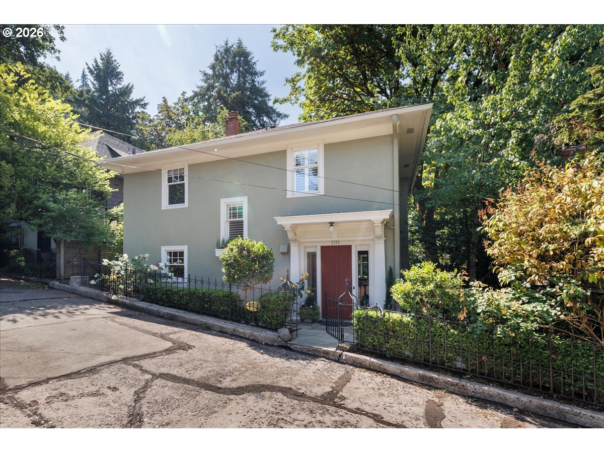 2352 SW Market Street Dr — photo