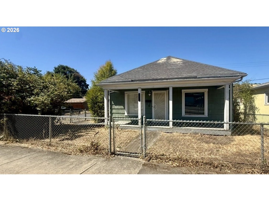 1466 SE Pine St — photo