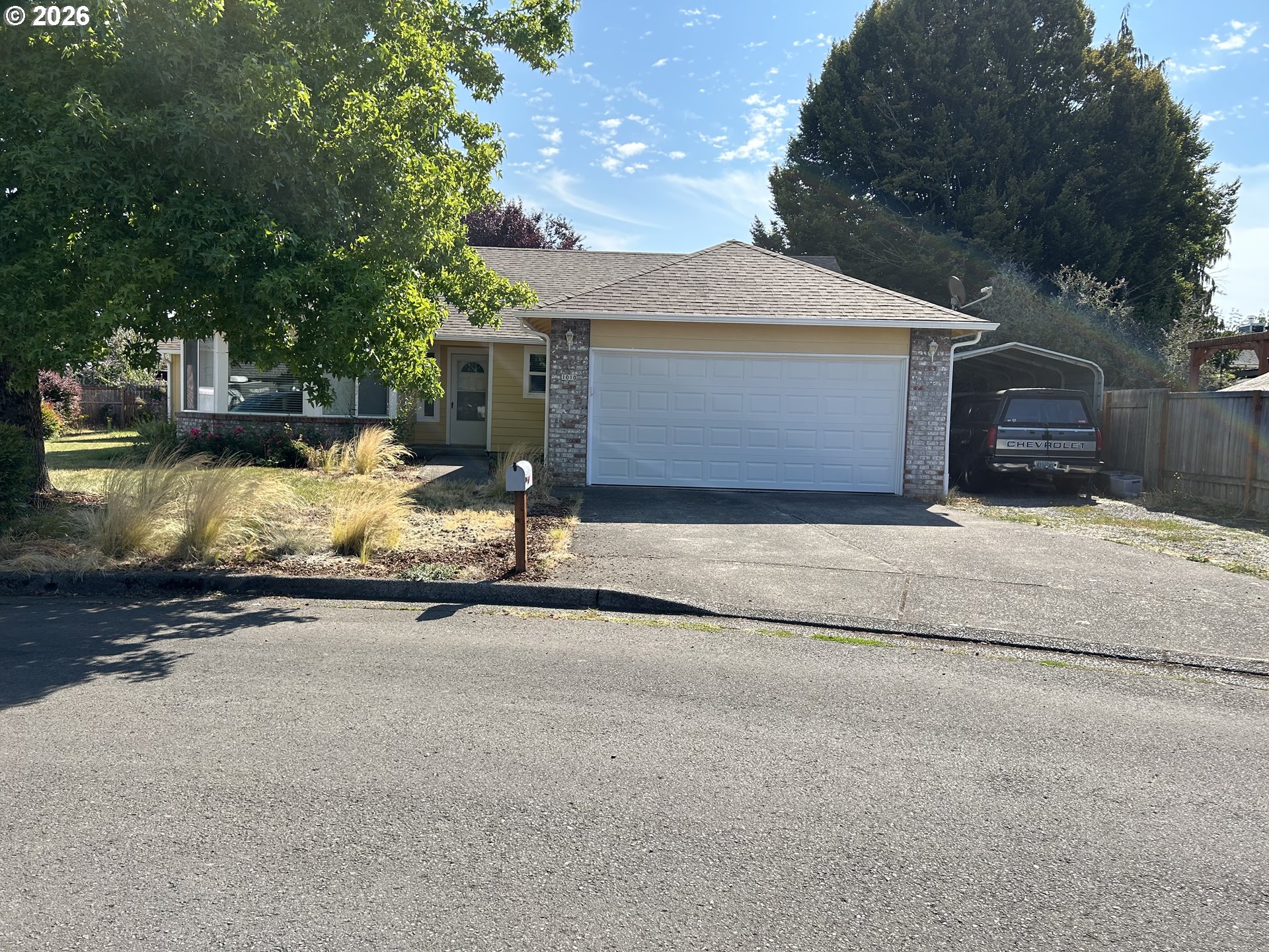 1010 NW Cazadero Ct — photo