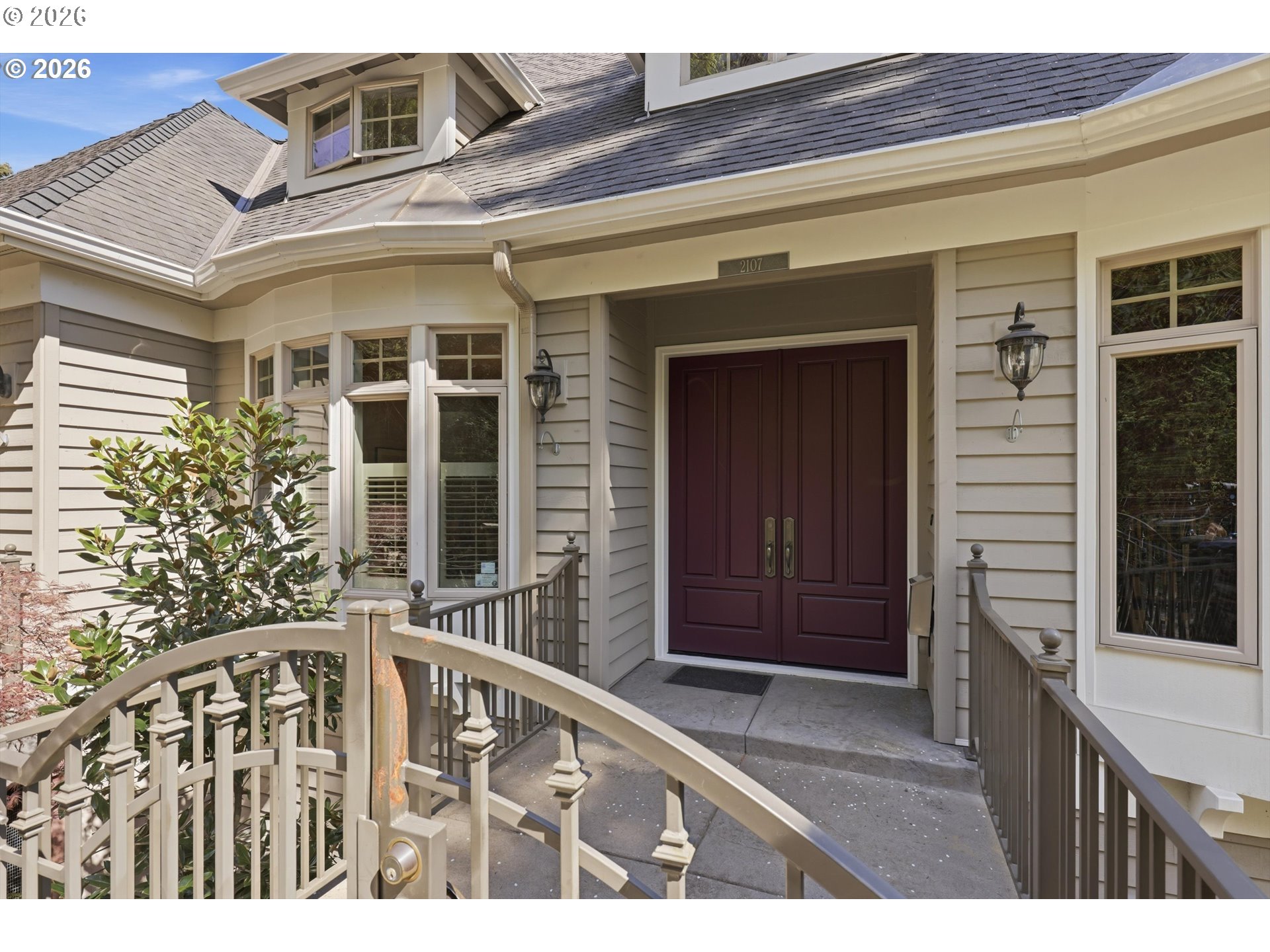2107 SW Market Street Dr — photo