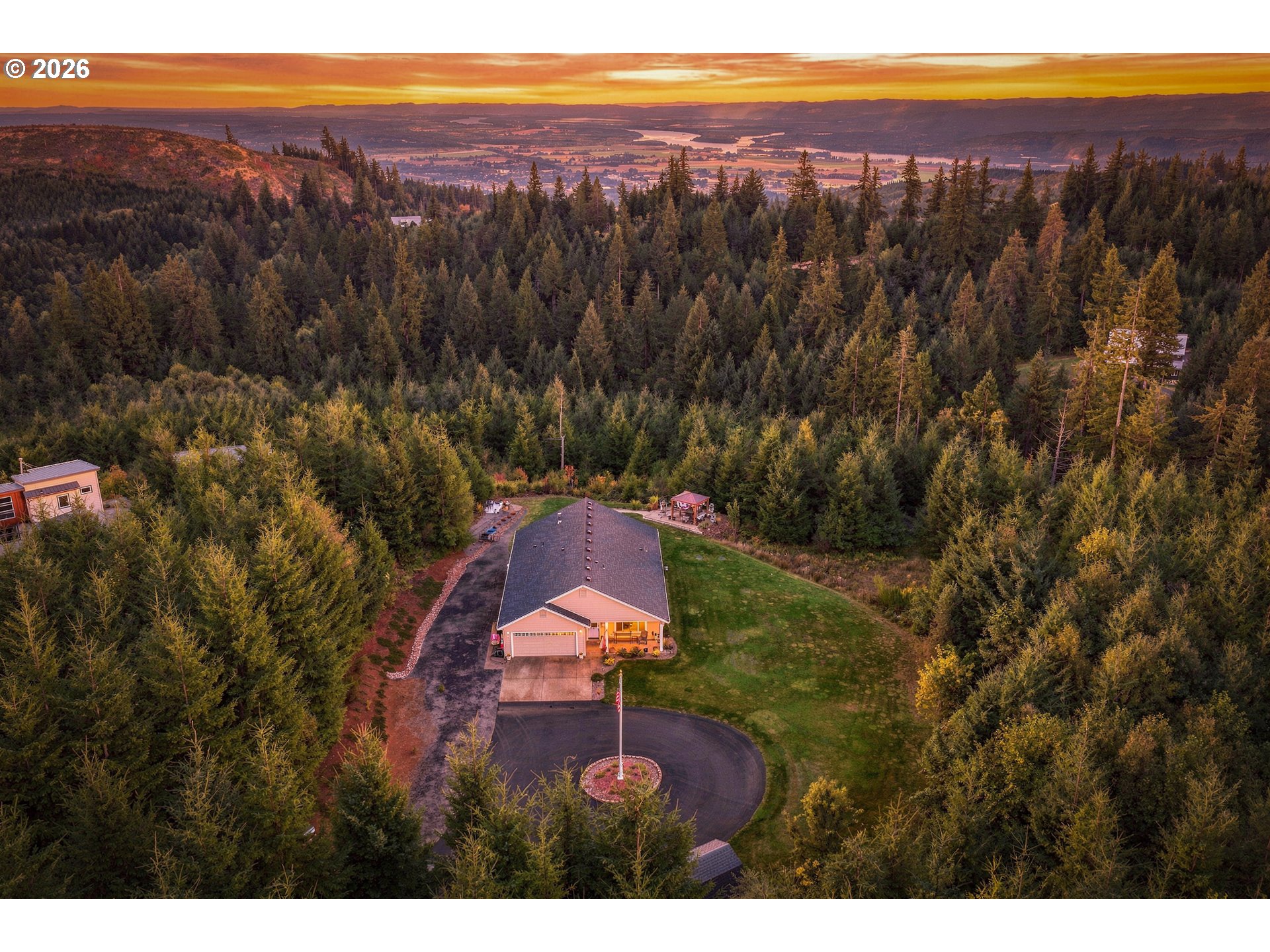 780 Five Peaks Dr — photo