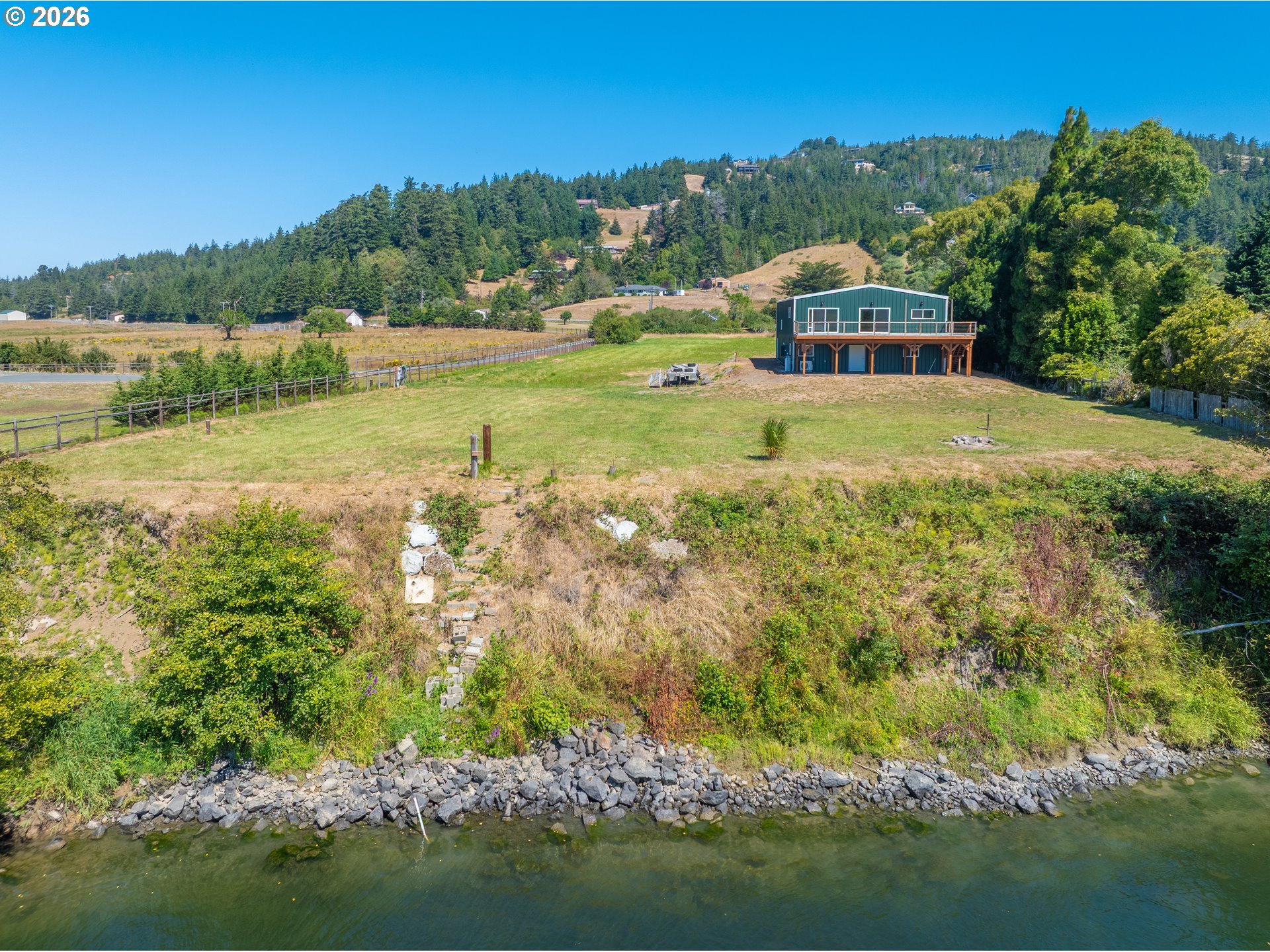 95452 N Bank Rogue River Rd — photo