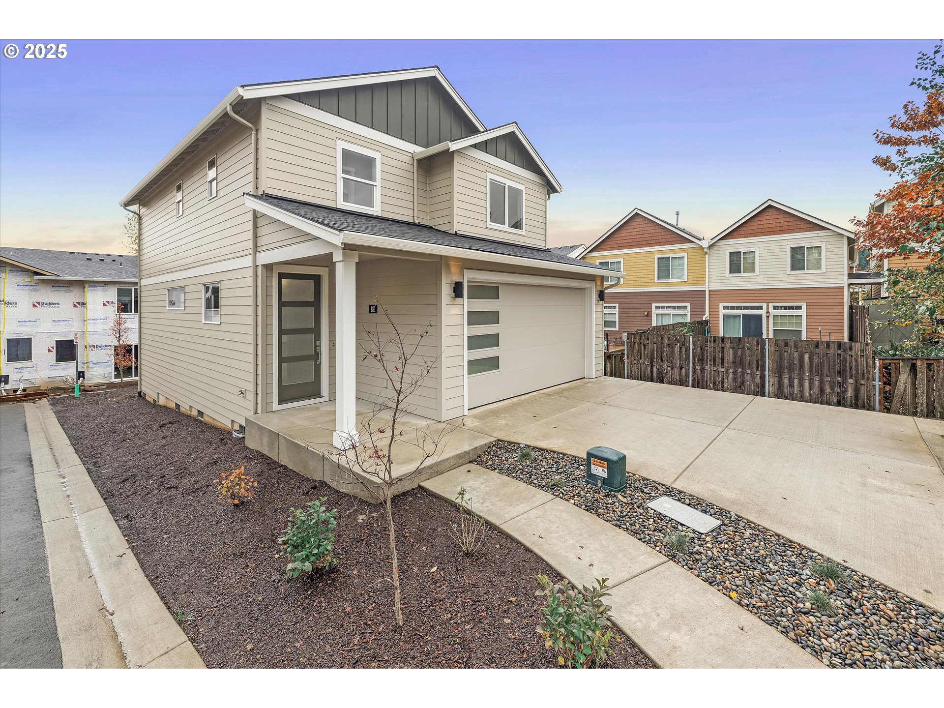181 NW Mawrcrest Ave — photo