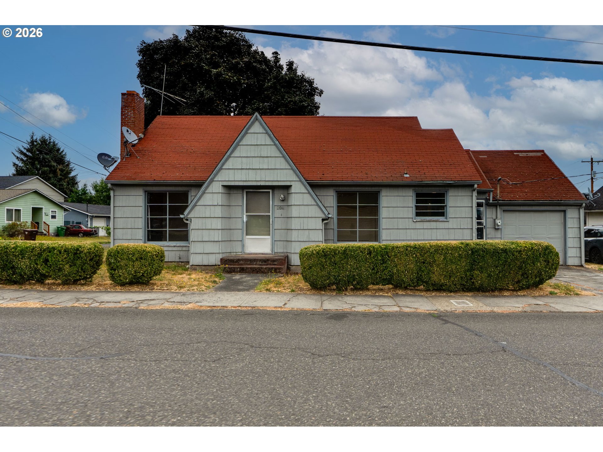 204 S Vernonia Rd — photo