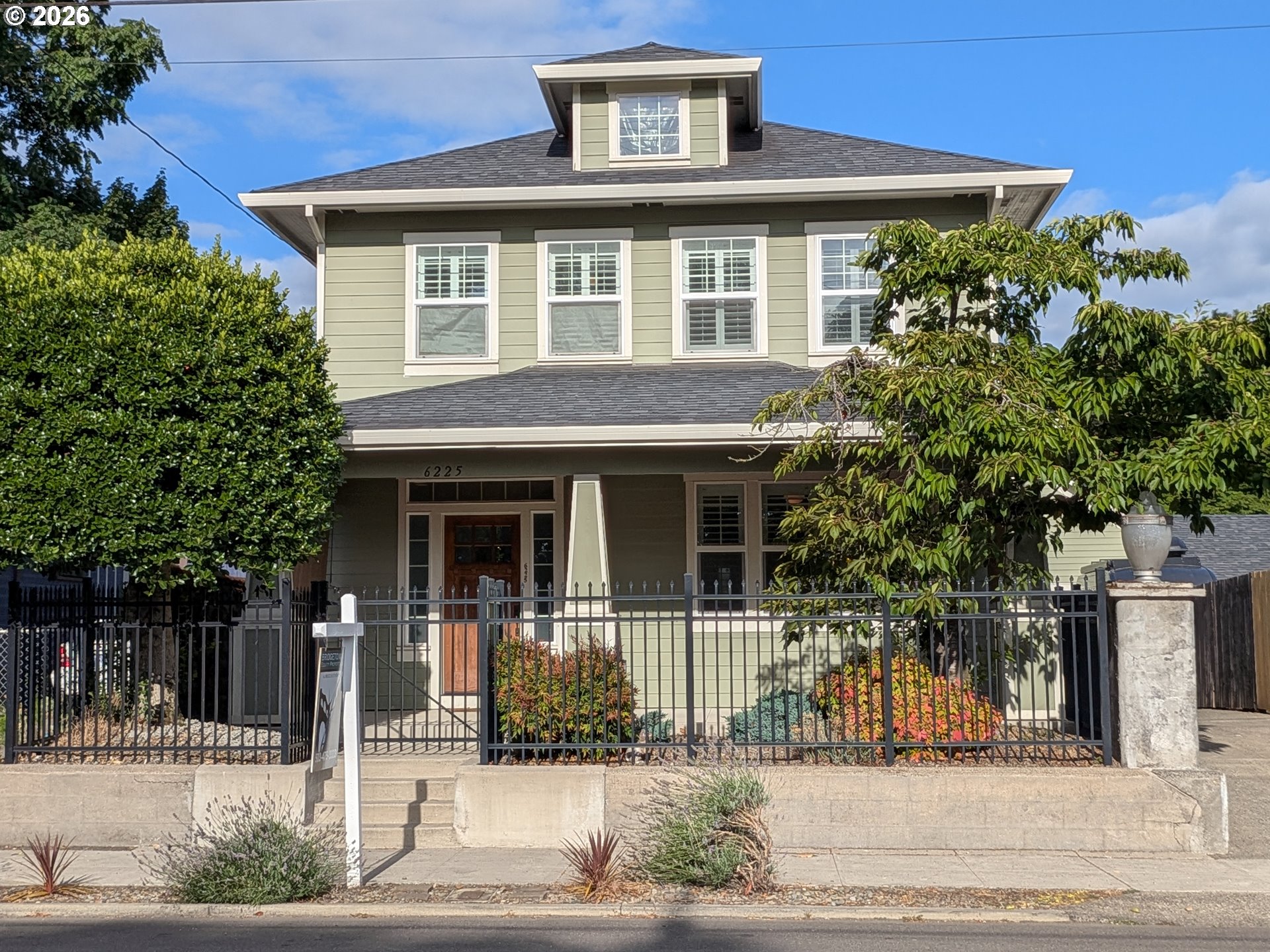 6225 N Greeley Ave — photo