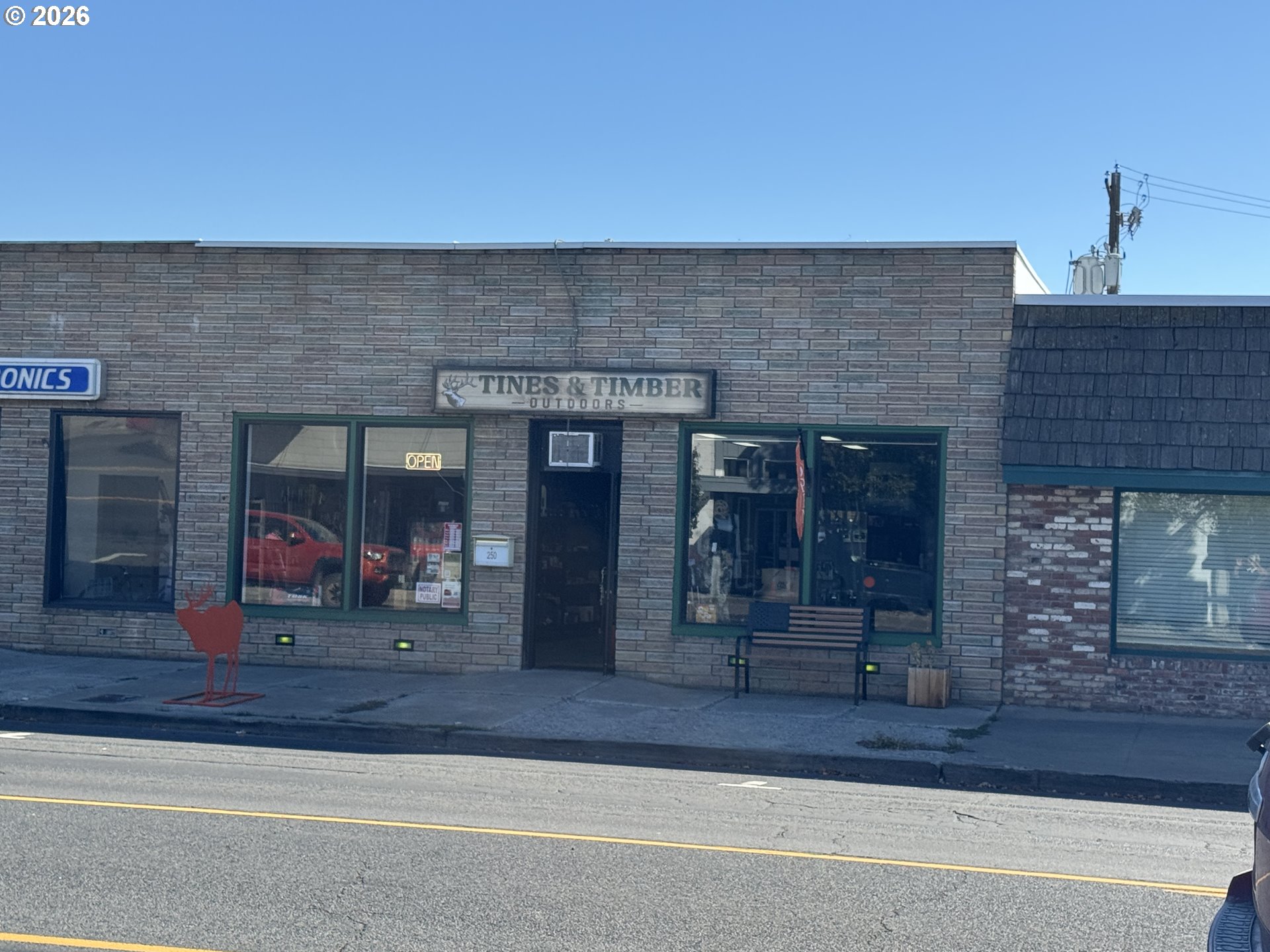 250 NE 3rd St — photo