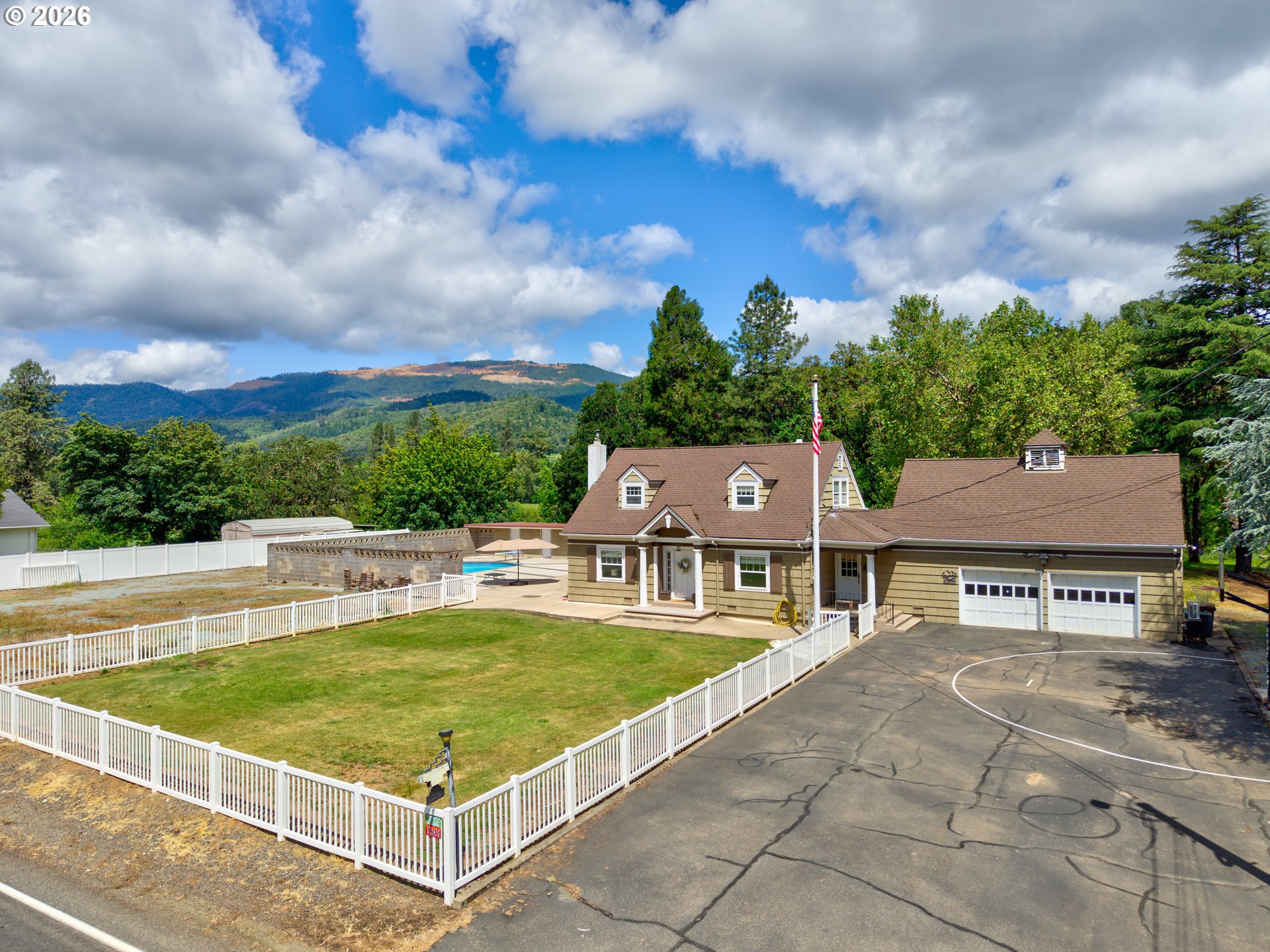 1631 Glenbrook Loop Rd, Riddle, OR 97469 — photo 3