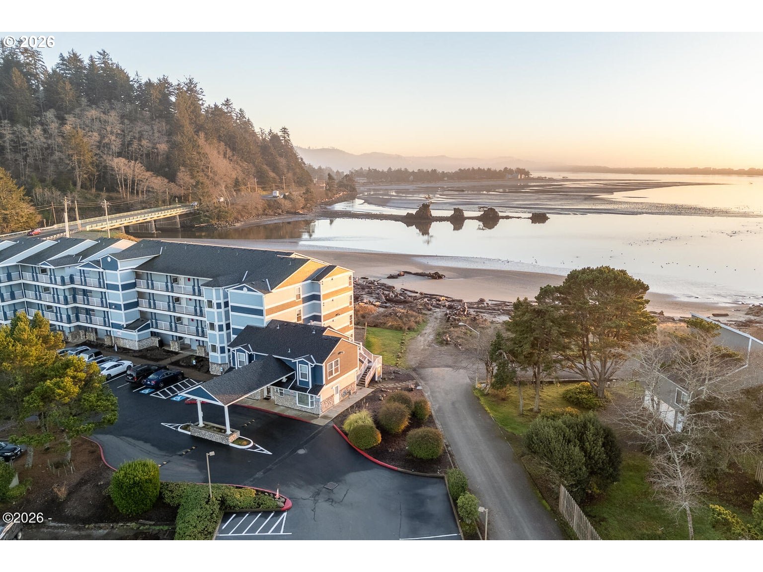 5201 SW Highway 101 204 — photo